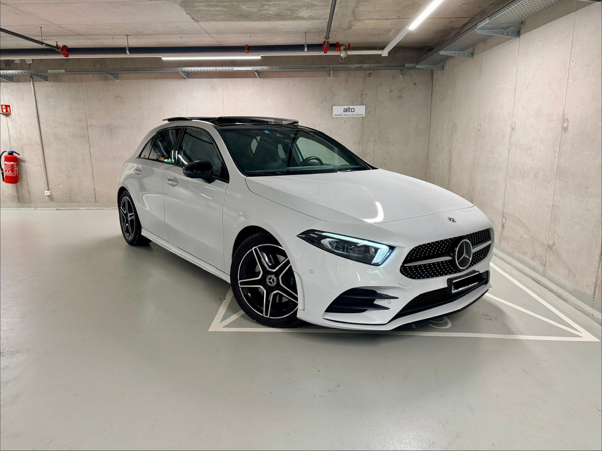 MERCEDES-BENZ A 220 AMG Line 7G-DCT 4Matic-image-6