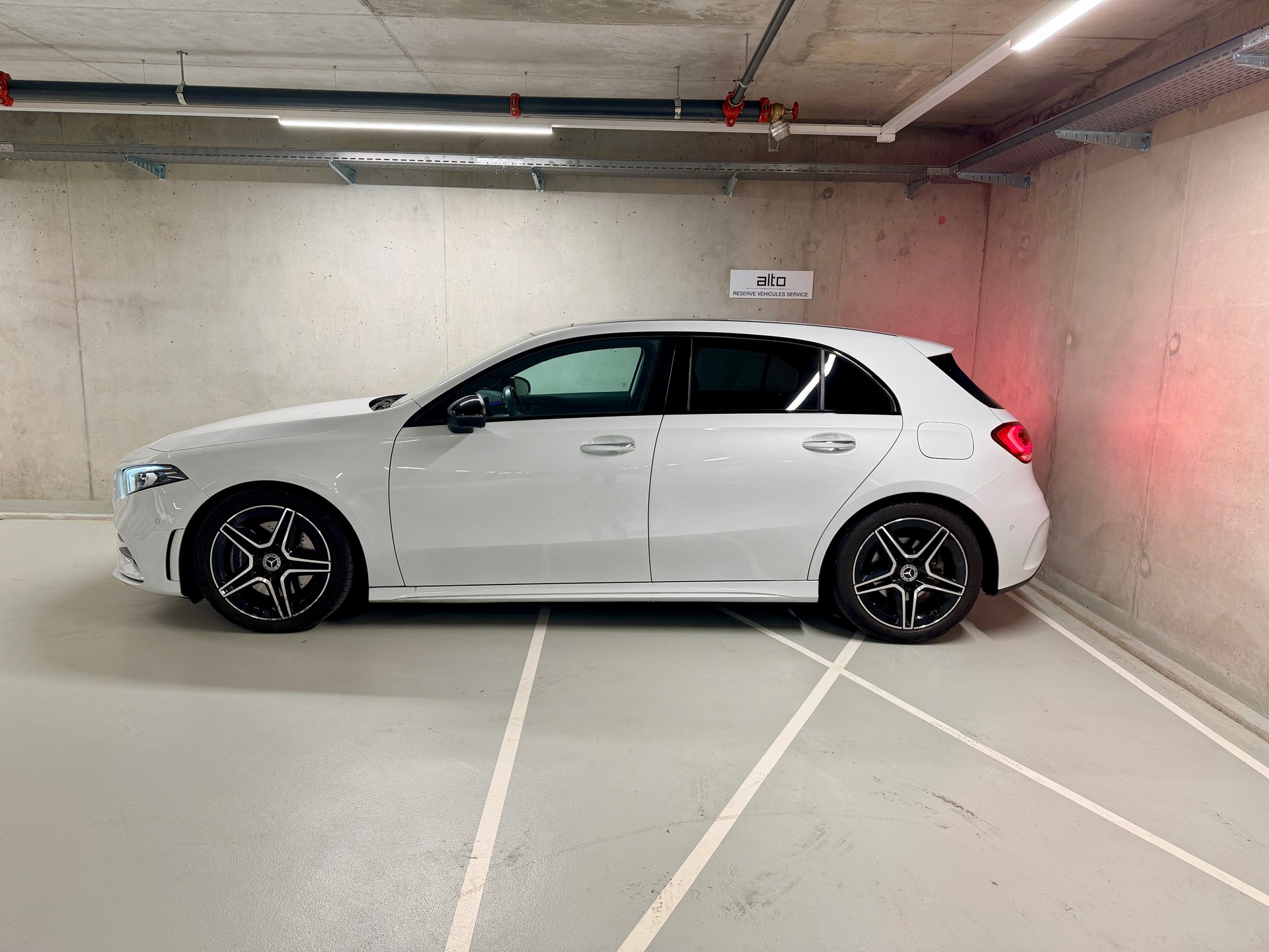 MERCEDES-BENZ A 220 AMG Line 7G-DCT 4Matic-image-1