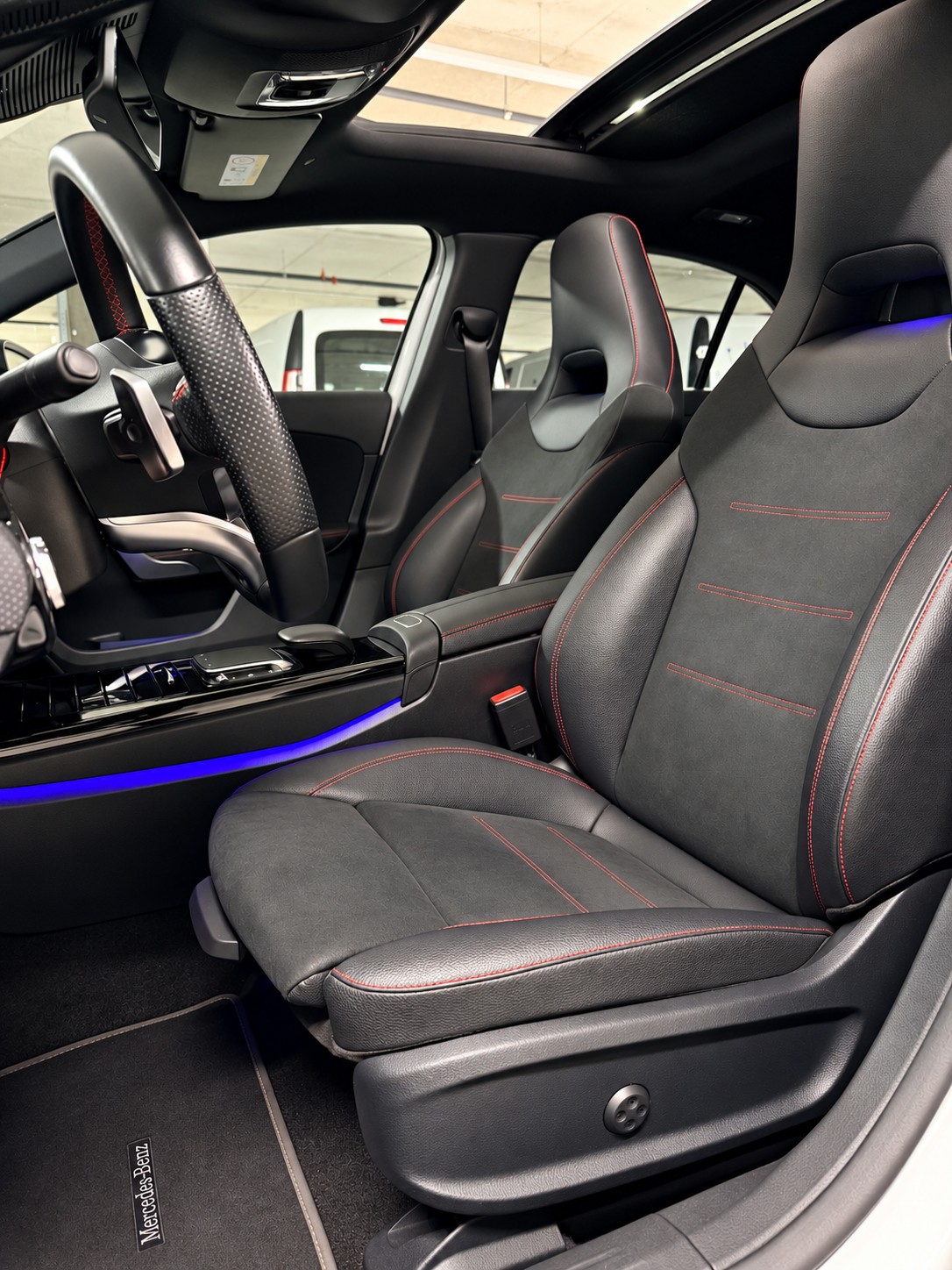 MERCEDES-BENZ A 220 AMG Line 7G-DCT 4Matic-image-14