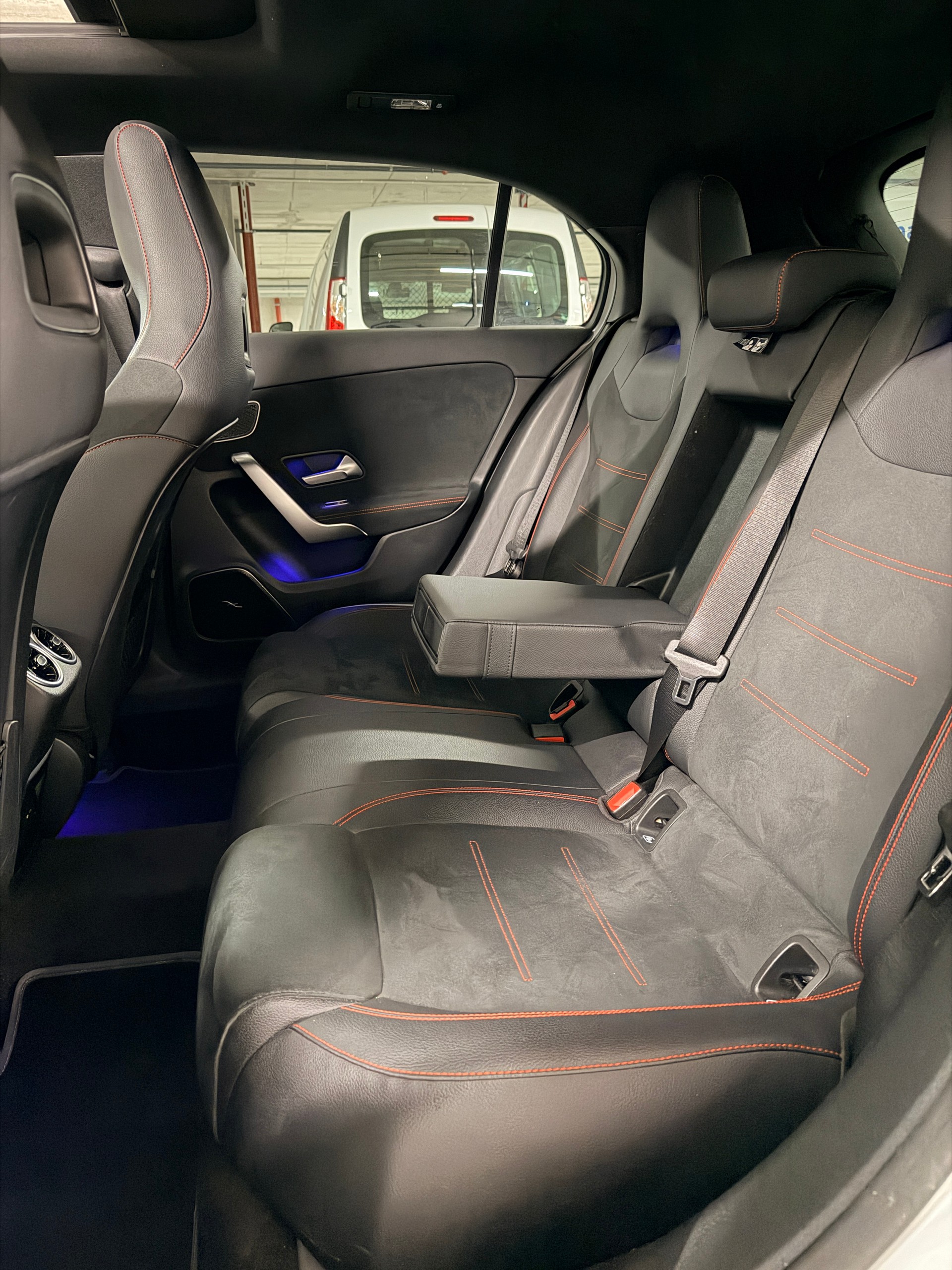 MERCEDES-BENZ A 220 AMG Line 7G-DCT 4Matic-image-16