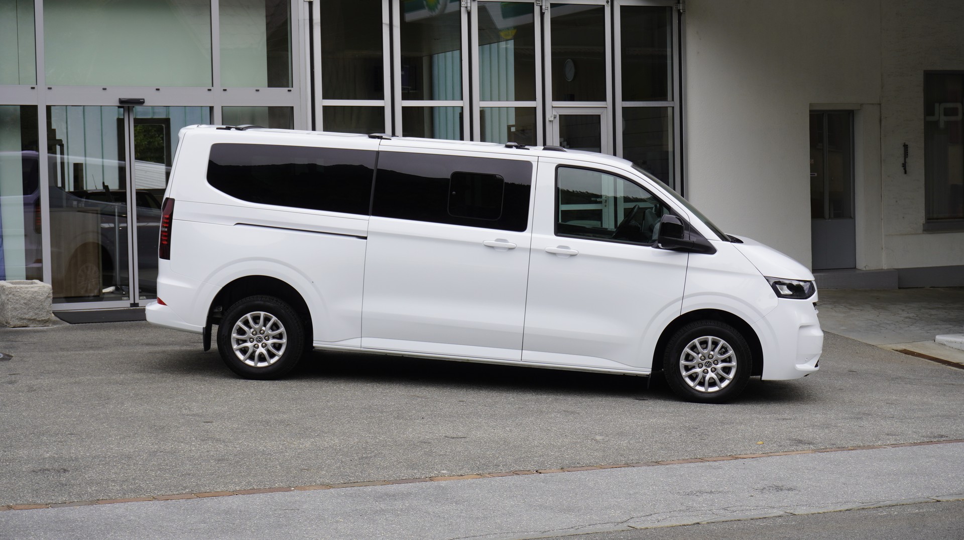 VW Caravelle 2.0 TDI Life LWB 4 Motion Aut 8-image-5