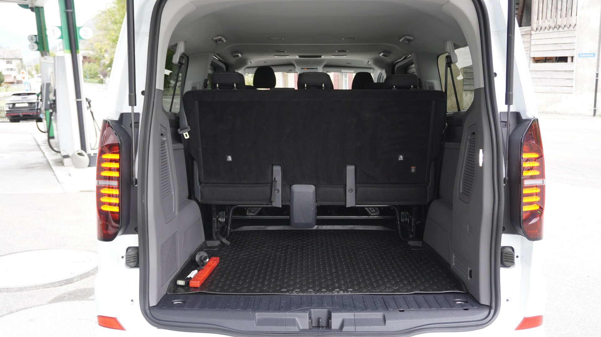 VW Caravelle 2.0 TDI Life LWB 4 Motion Aut 8-image-18