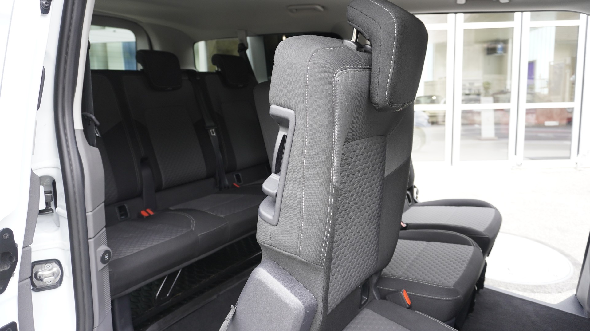 VW Caravelle 2.0 TDI Life LWB 4 Motion Aut 8-image-16