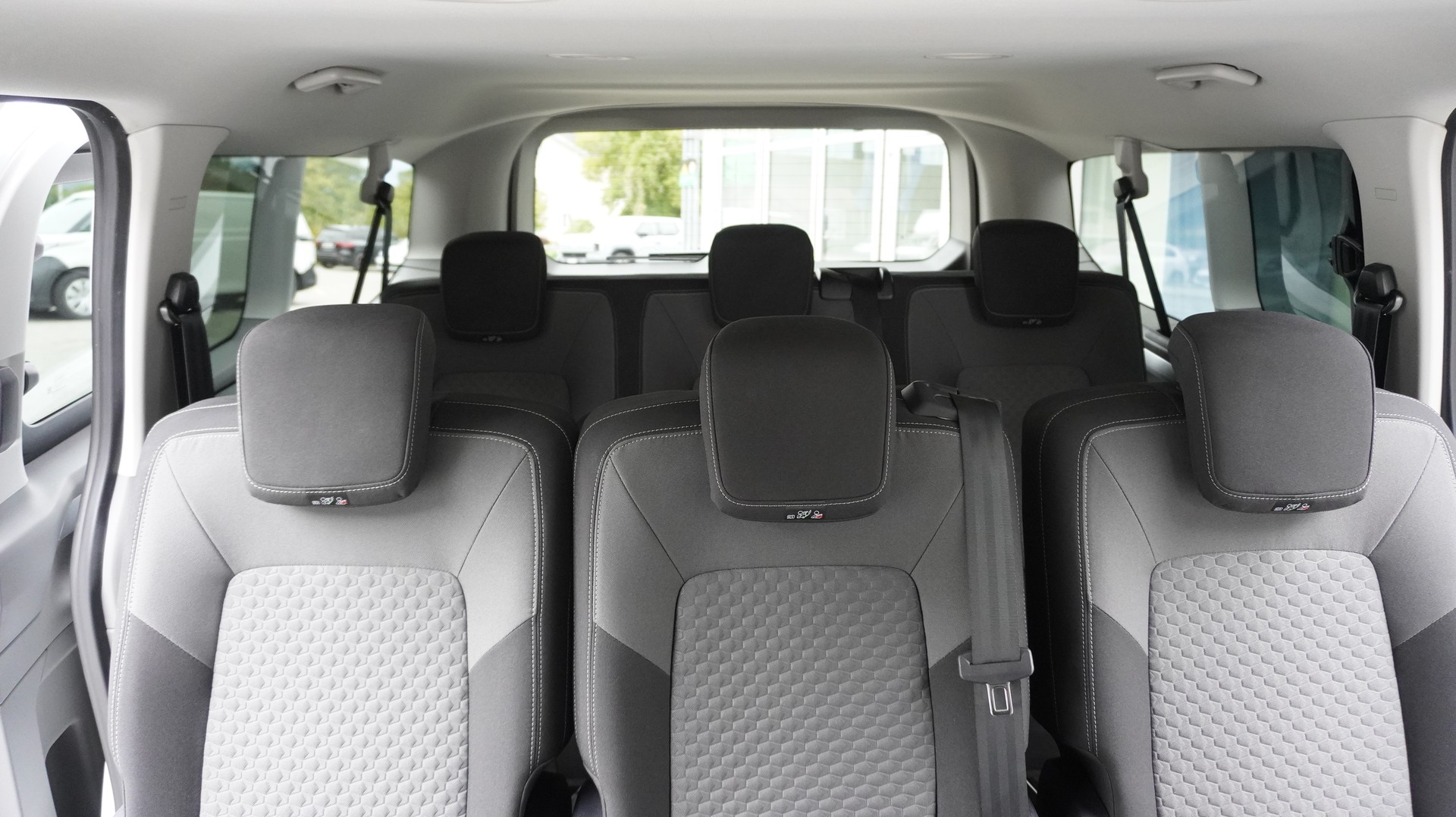 VW Caravelle 2.0 TDI Life LWB 4 Motion Aut 8-image-17