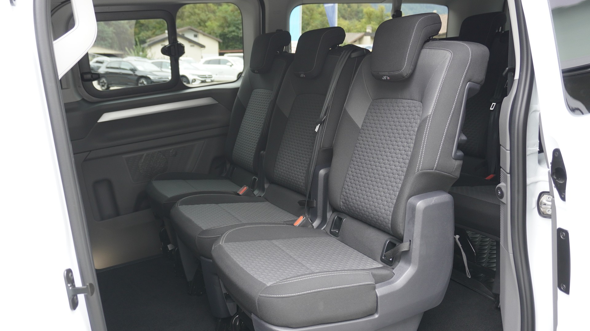VW Caravelle 2.0 TDI Life LWB 4 Motion Aut 8-image-14