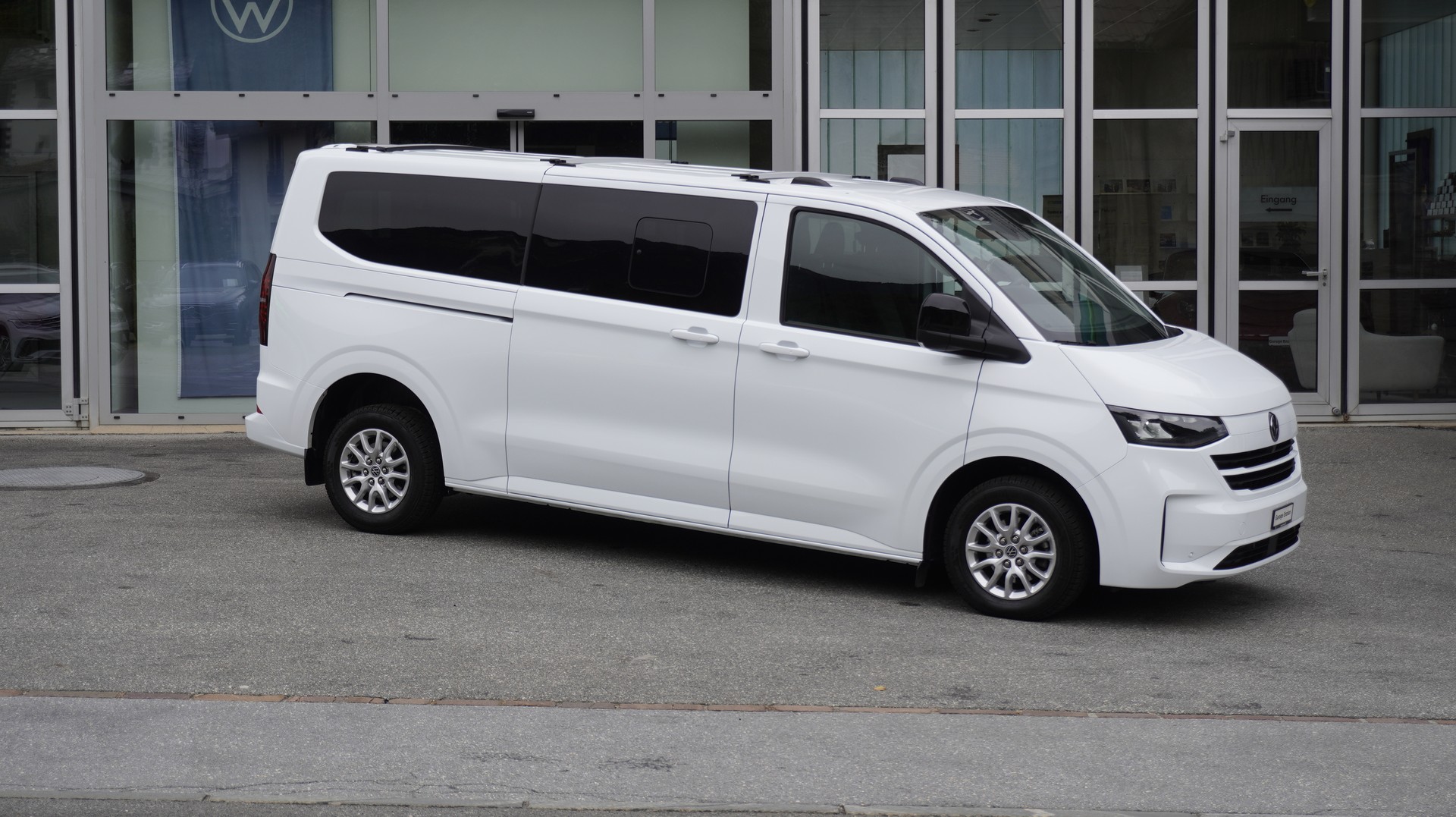 VW Caravelle 2.0 TDI Life LWB 4 Motion Aut 8-showroom-element-3