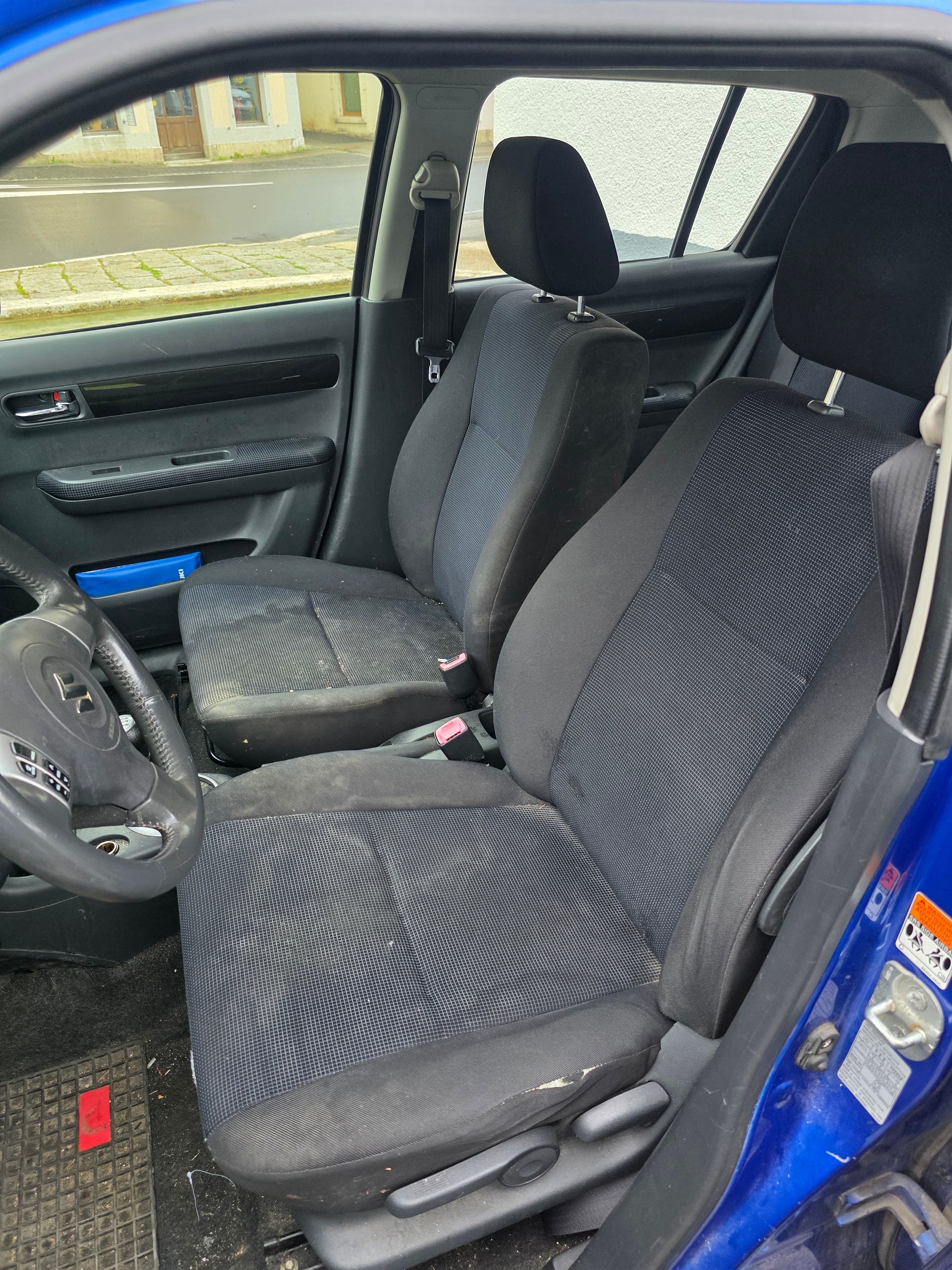 SUZUKI Swift 1.3i 16V GL Top 4x4-image-9