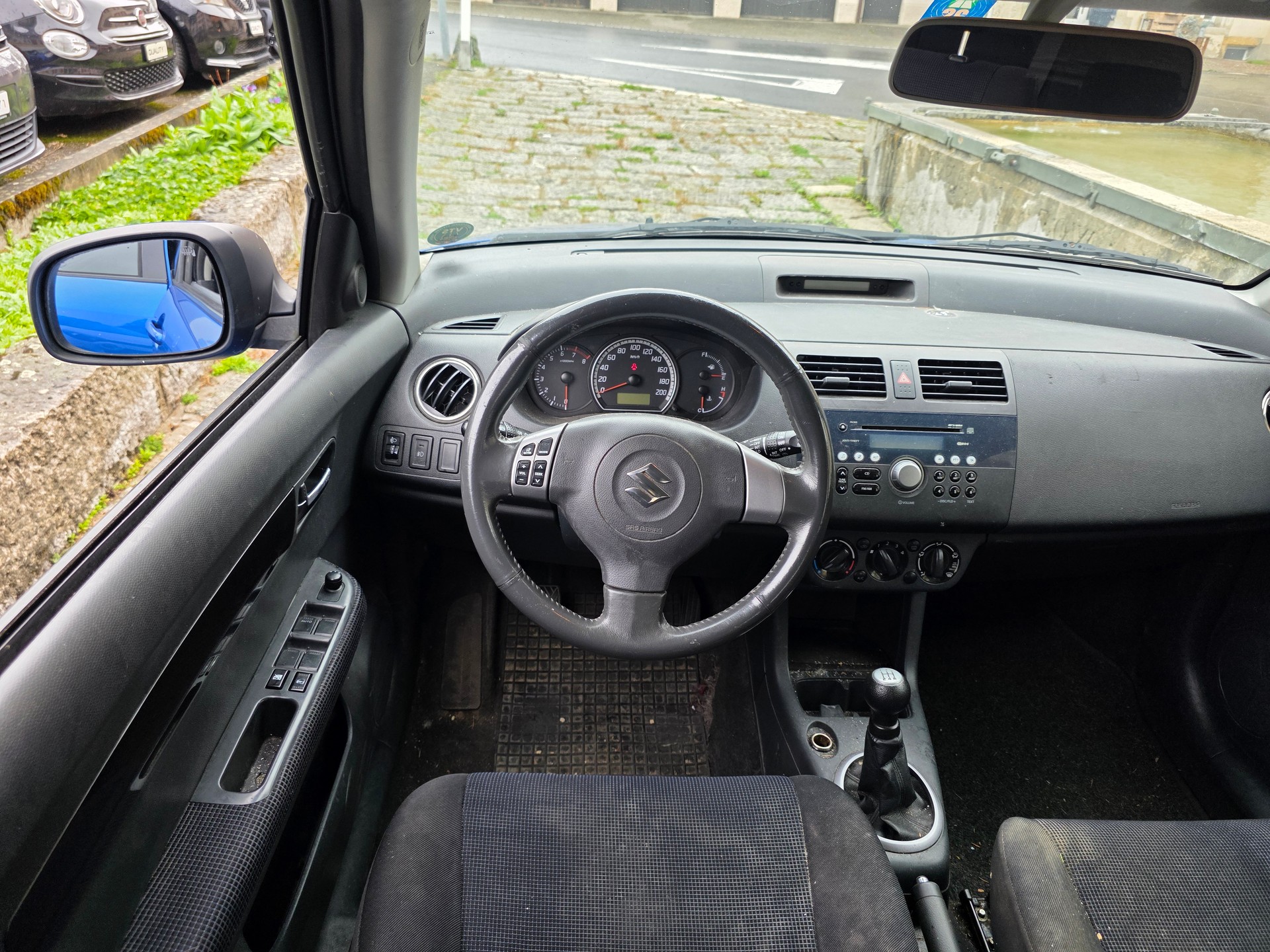 SUZUKI Swift 1.3i 16V GL Top 4x4-image-6
