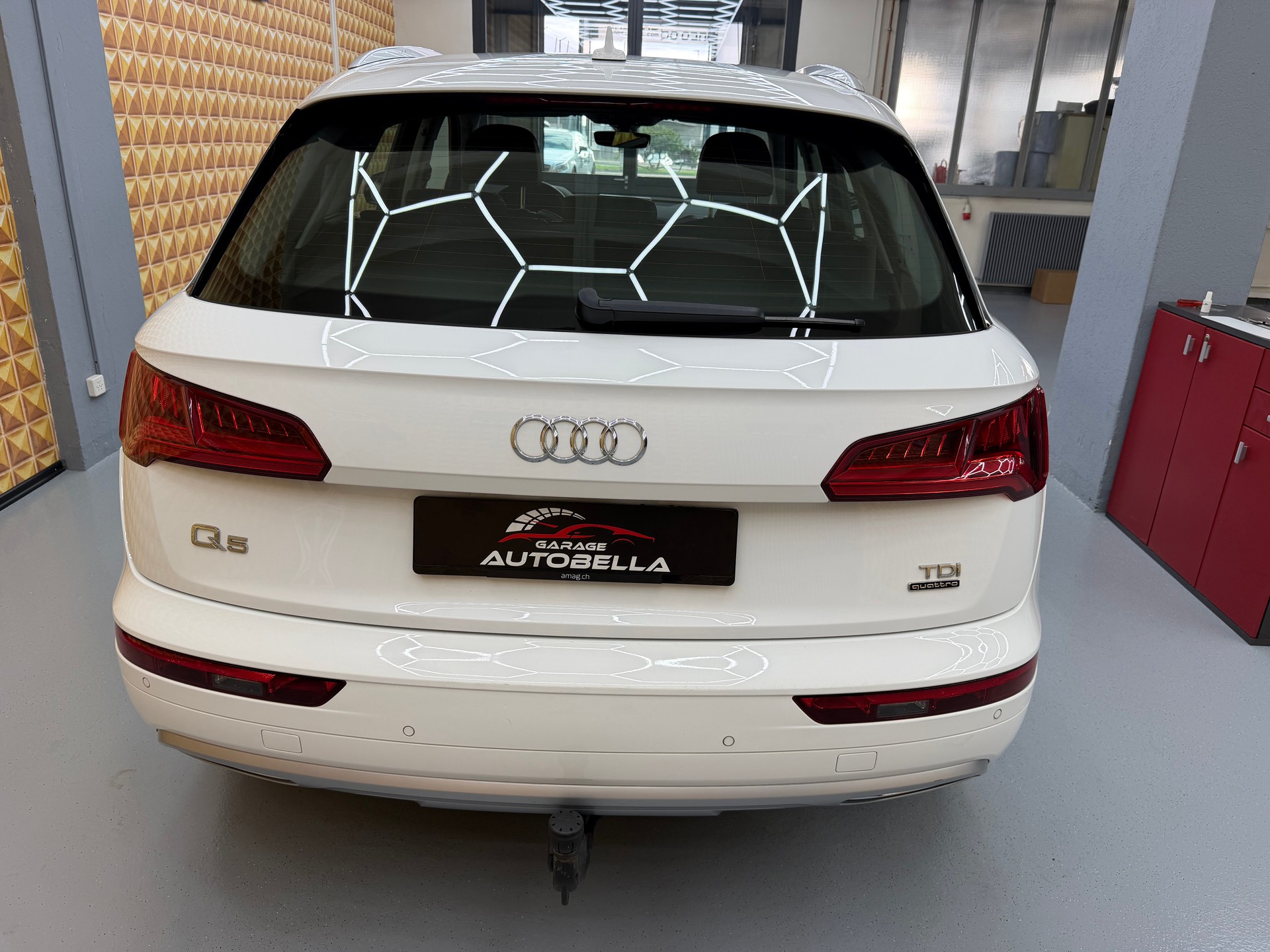 AUDI Q5 2.0 TDI design quattro S-tronic-image-4