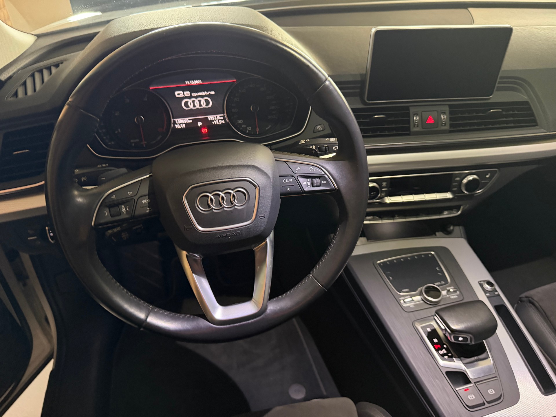 AUDI Q5 2.0 TDI design quattro S-tronic-image-13