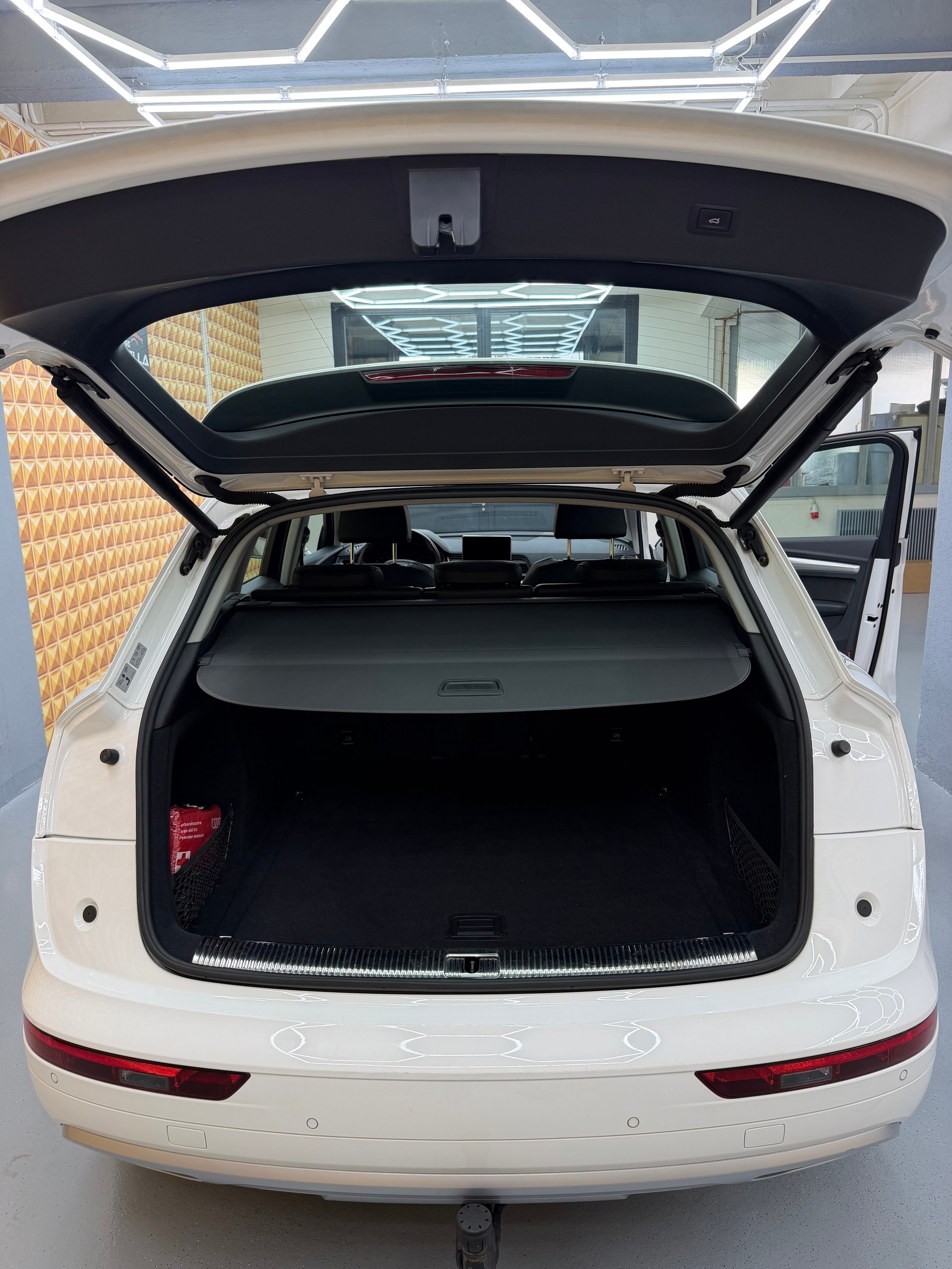 AUDI Q5 2.0 TDI design quattro S-tronic-image-12