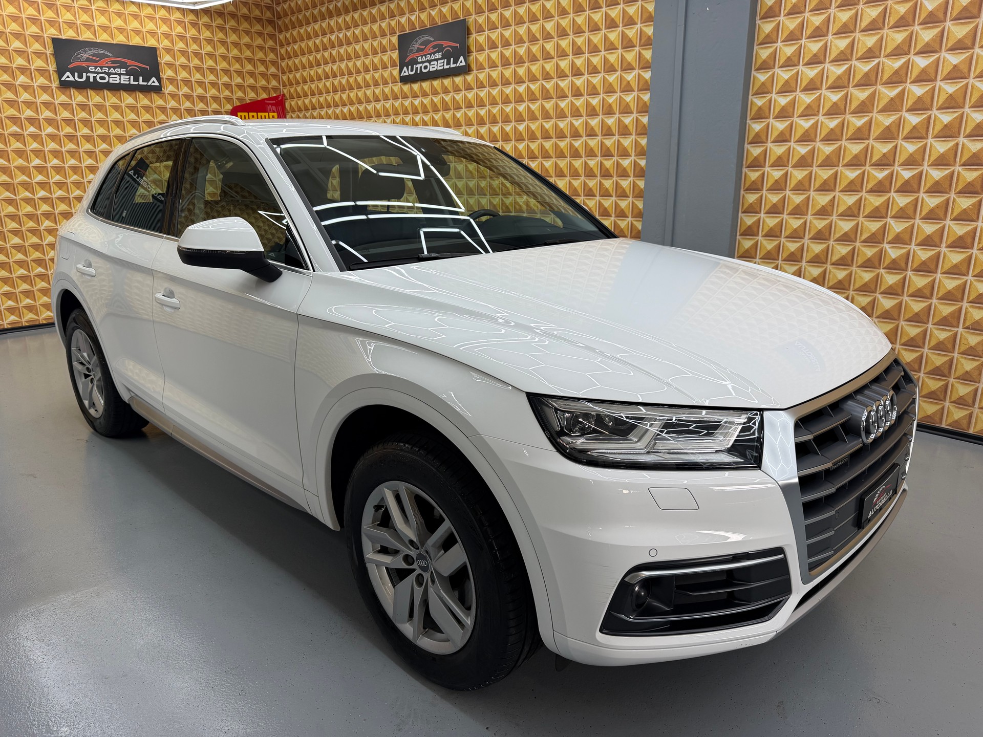 AUDI Q5 2.0 TDI design quattro S-tronic-image-2