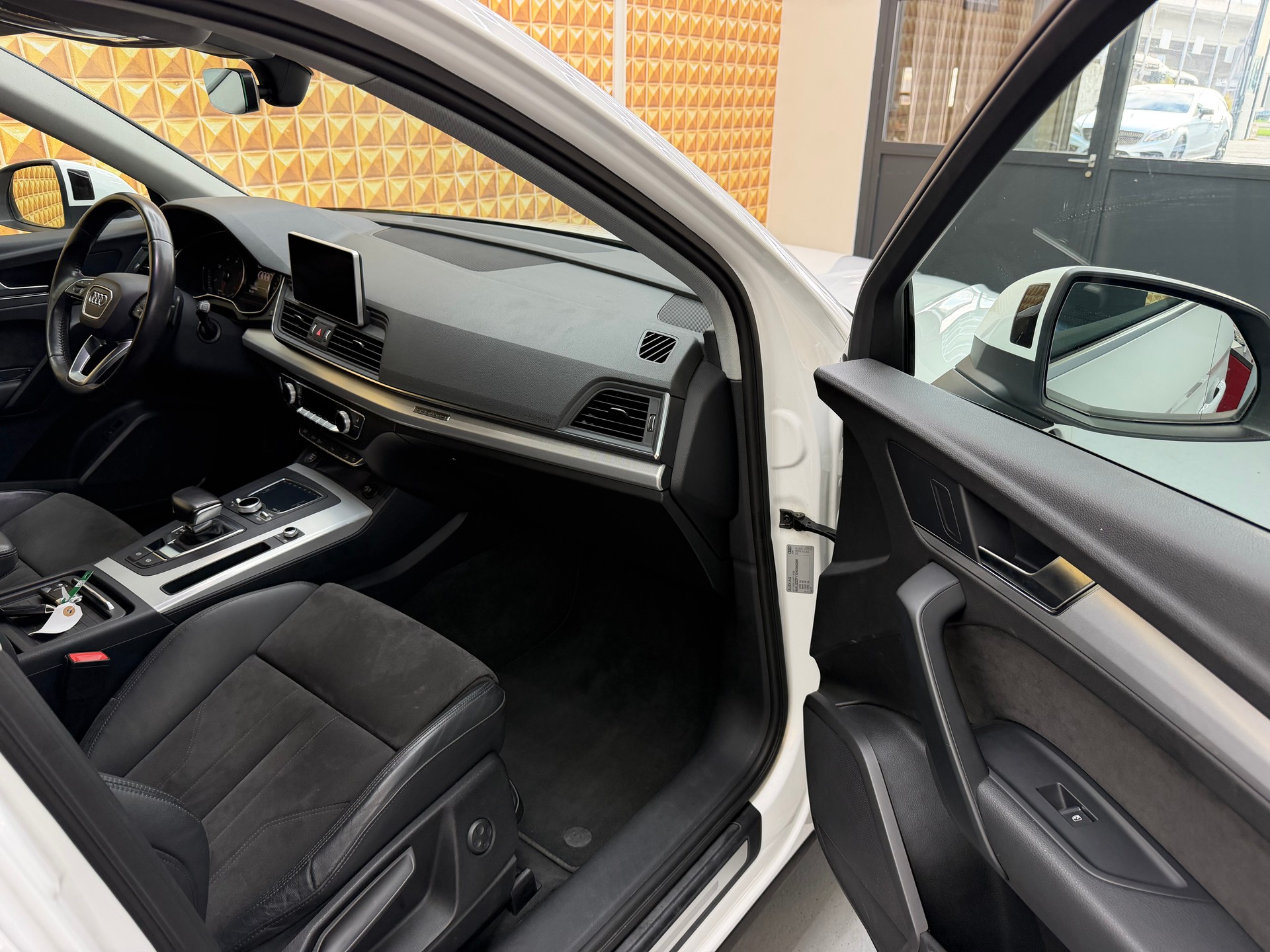 AUDI Q5 2.0 TDI design quattro S-tronic-image-10