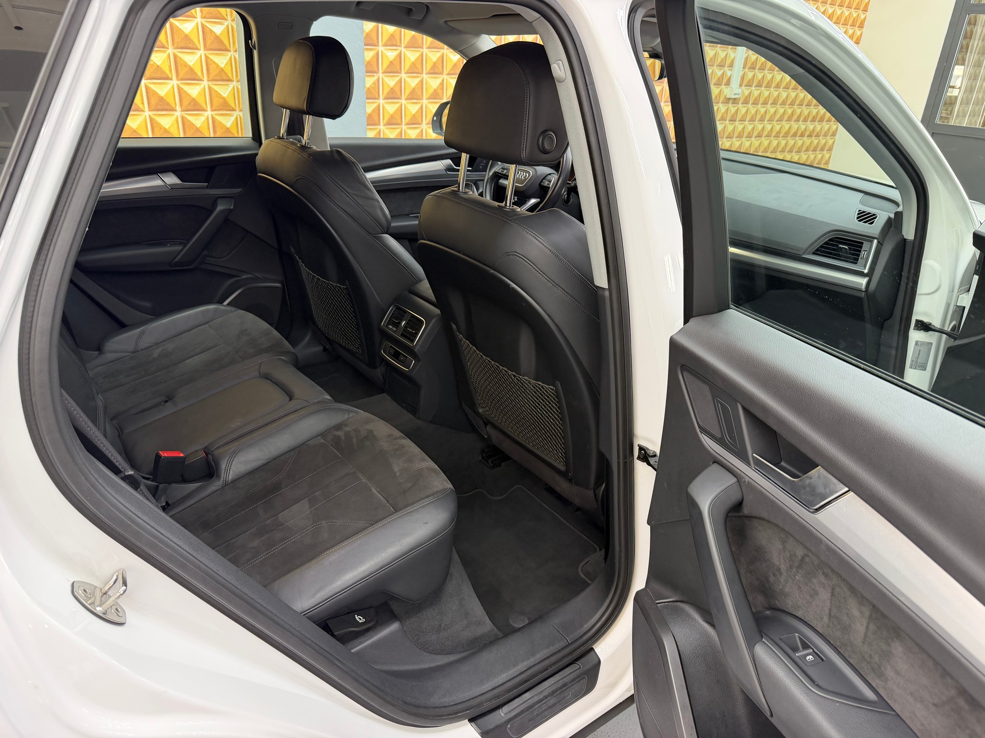 AUDI Q5 2.0 TDI design quattro S-tronic-image-11