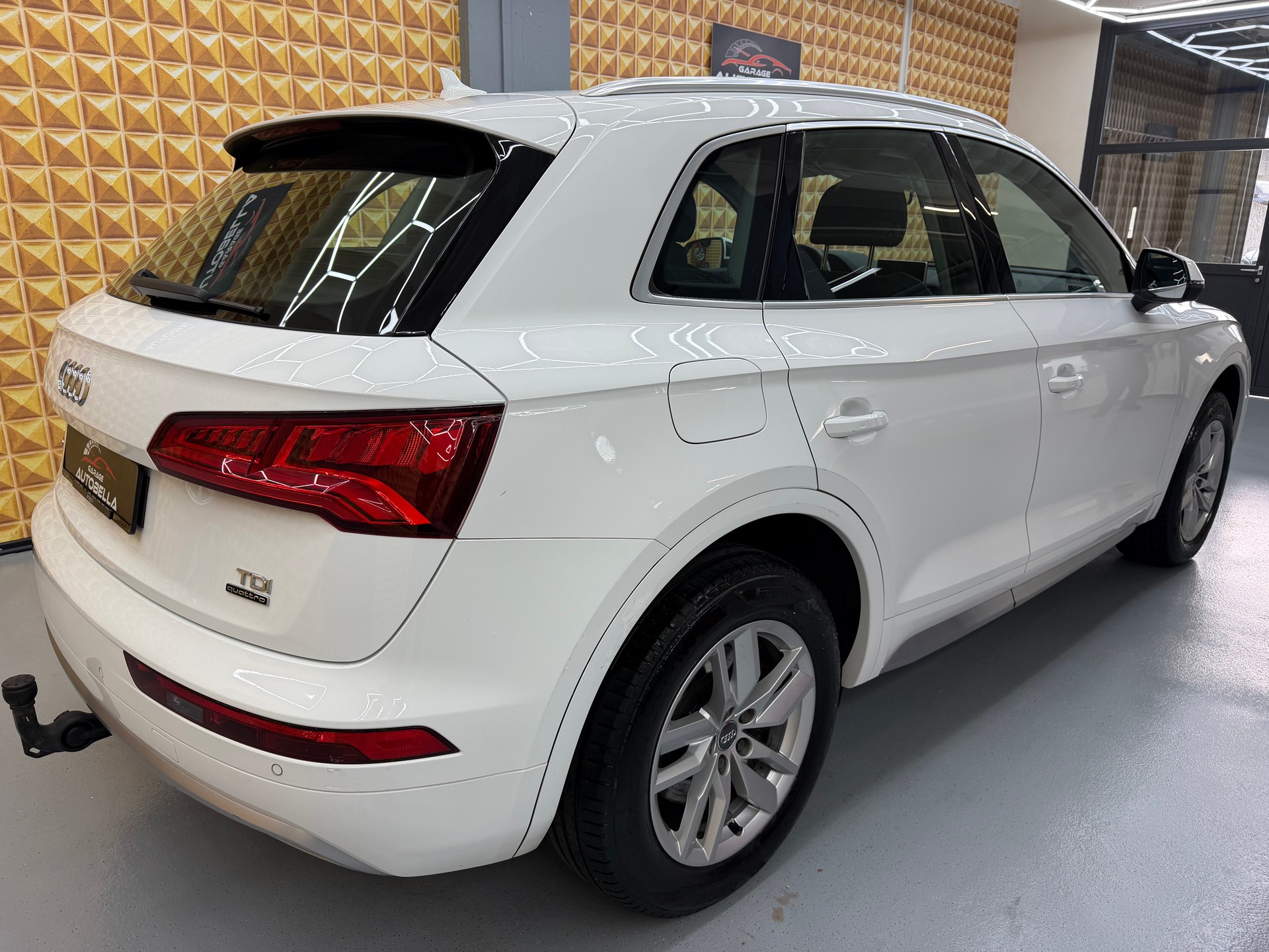 AUDI Q5 2.0 TDI design quattro S-tronic-image-3