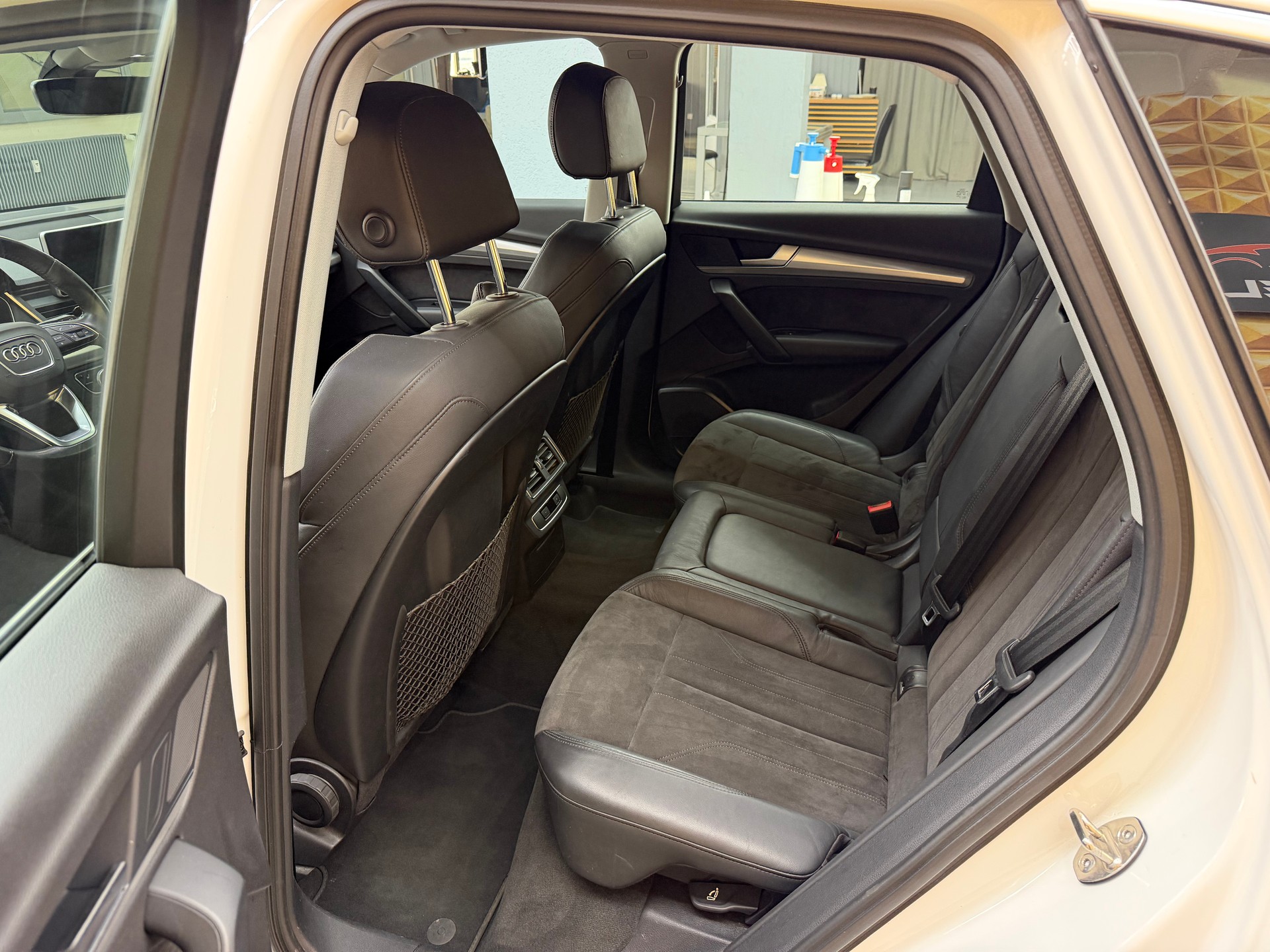 AUDI Q5 2.0 TDI design quattro S-tronic-image-7