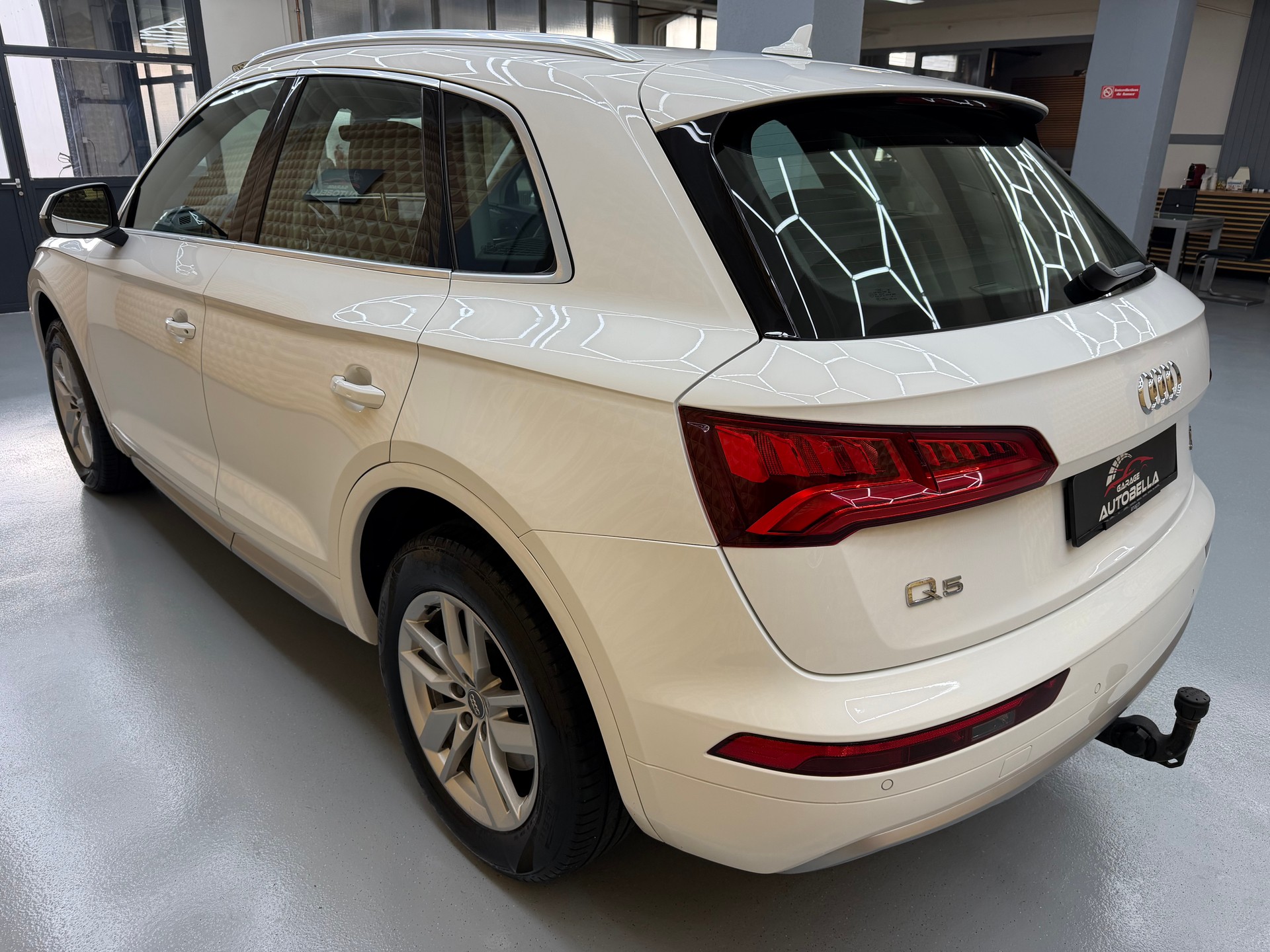 AUDI Q5 2.0 TDI design quattro S-tronic-image-5