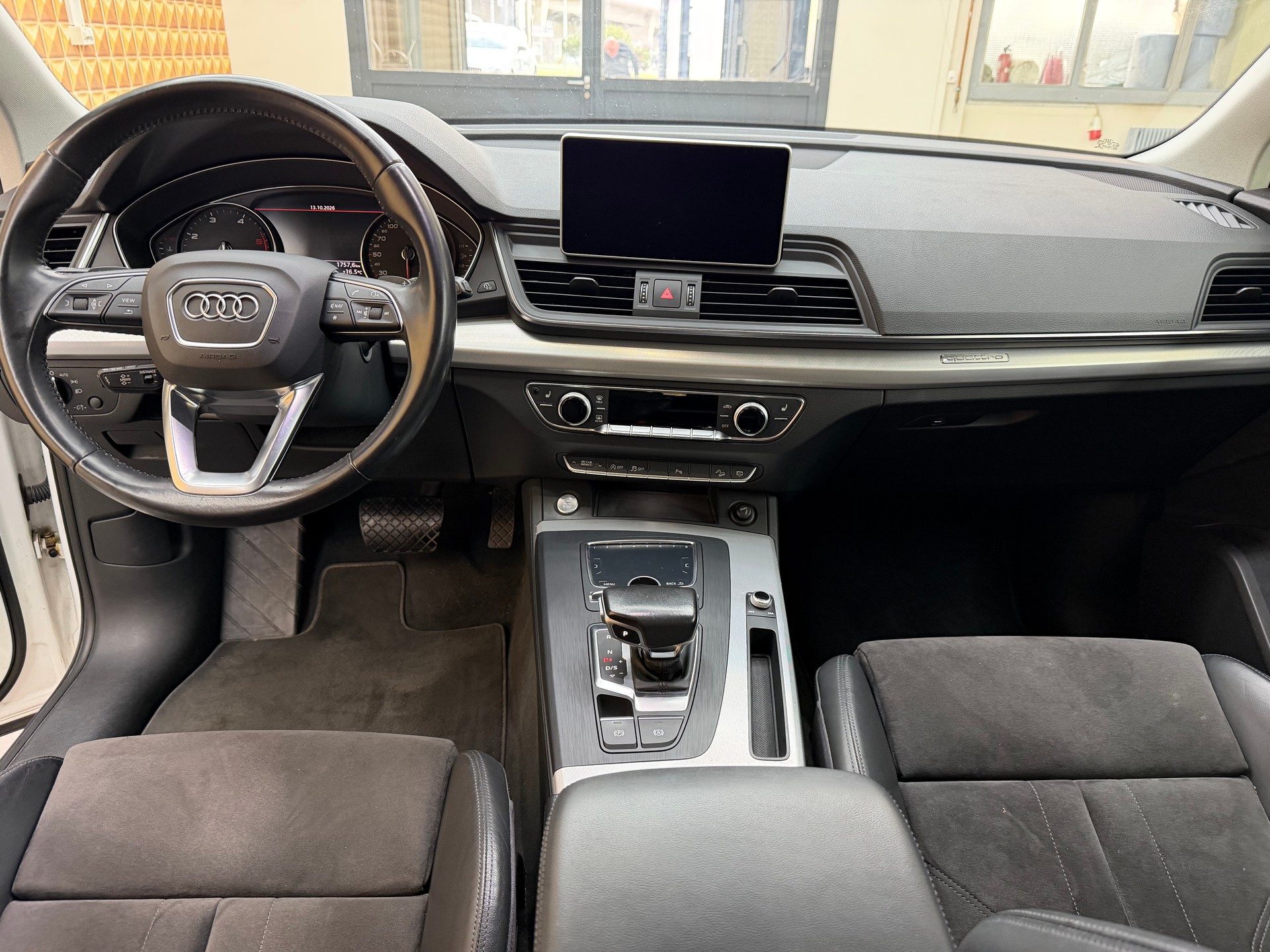 AUDI Q5 2.0 TDI design quattro S-tronic-image-8