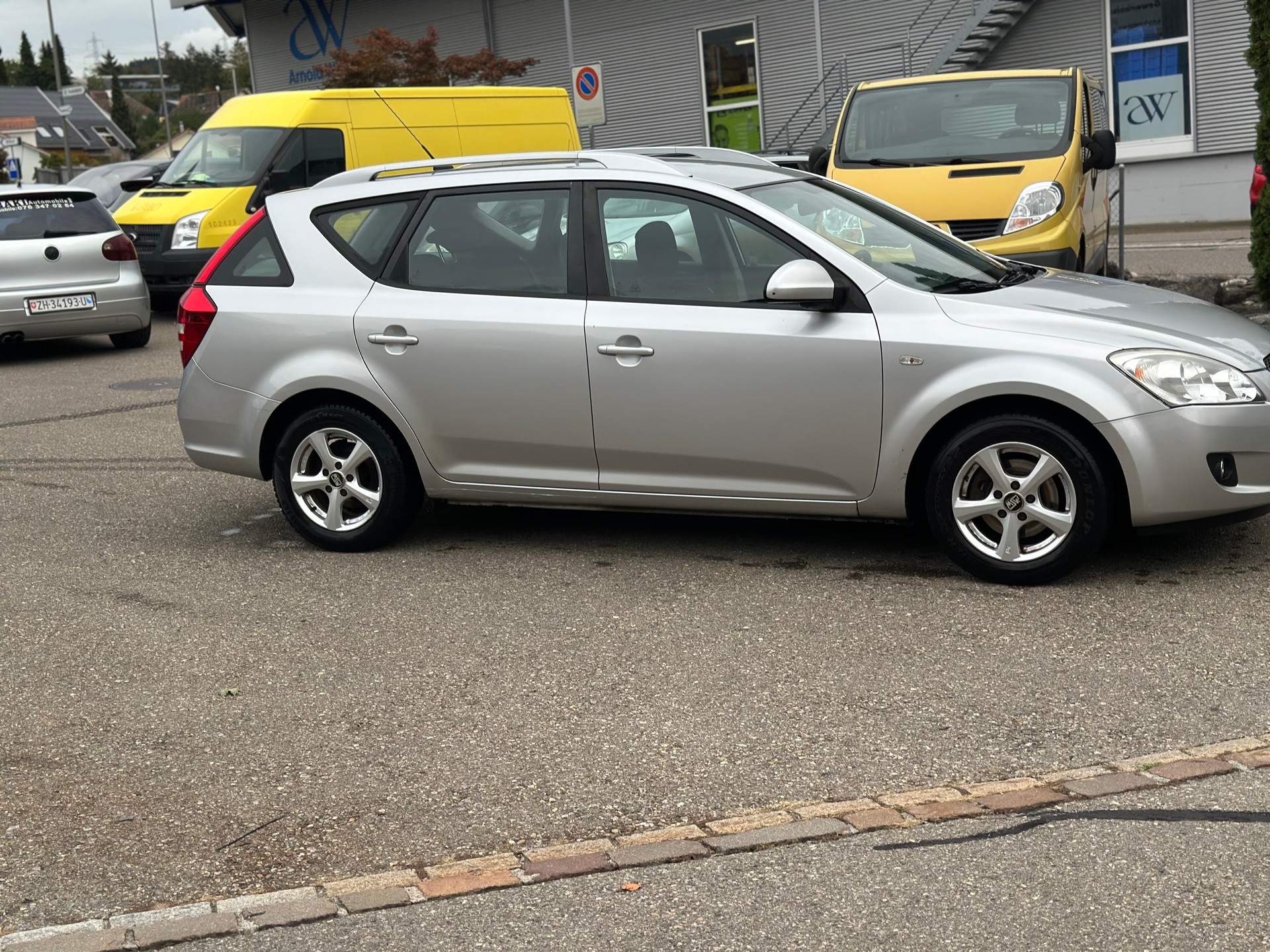KIA Cee'd Sporty Wagon 1.6 16V Trend-image-4