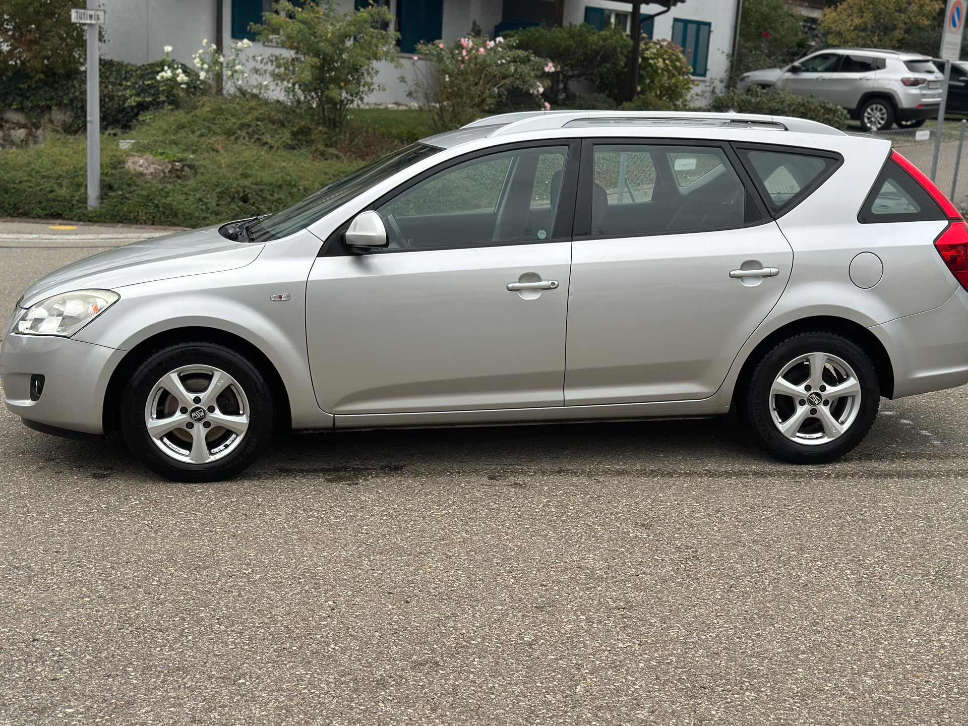 KIA Cee'd Sporty Wagon 1.6 16V Trend-image-1