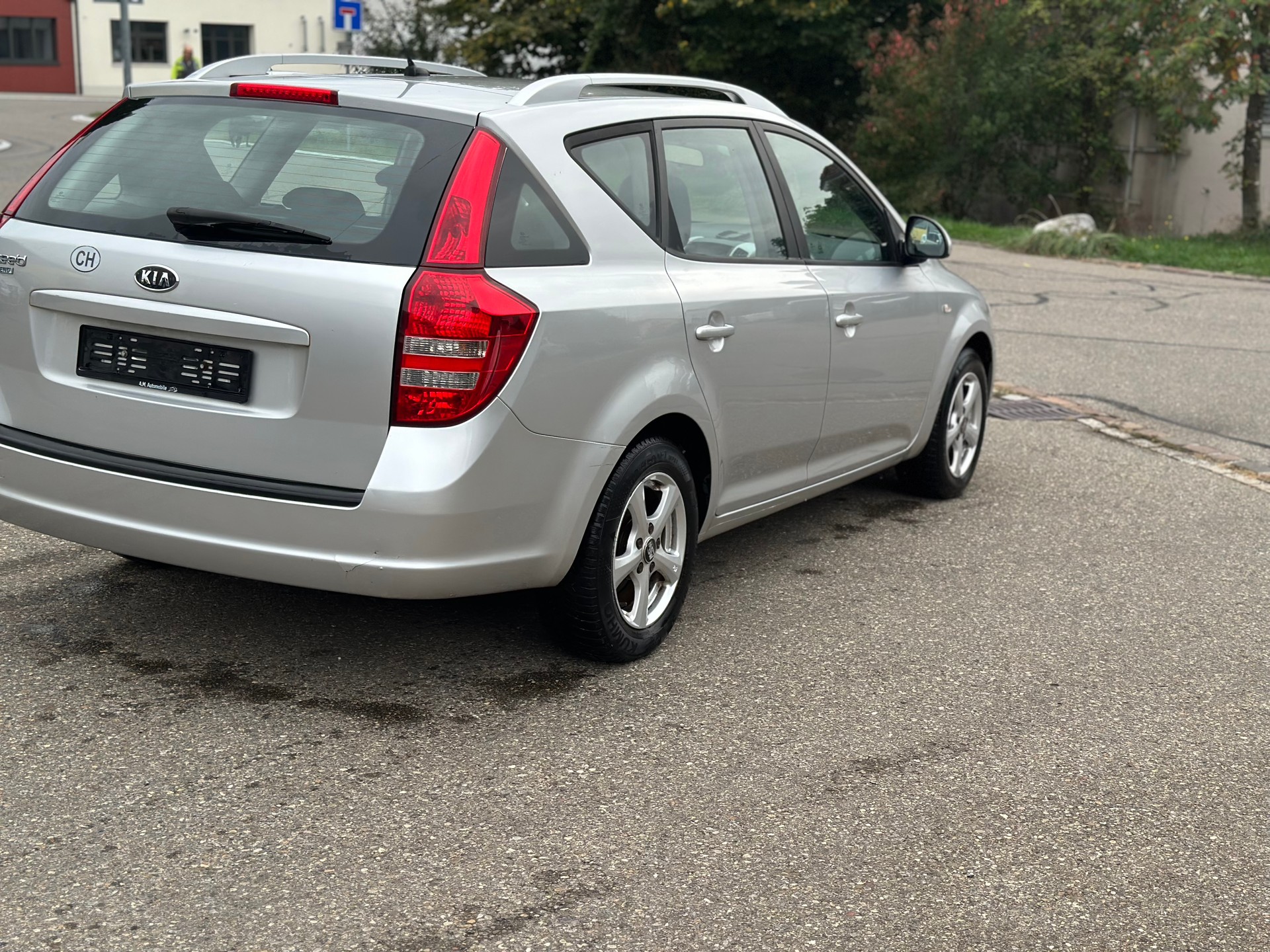 KIA Cee'd Sporty Wagon 1.6 16V Trend-image-6