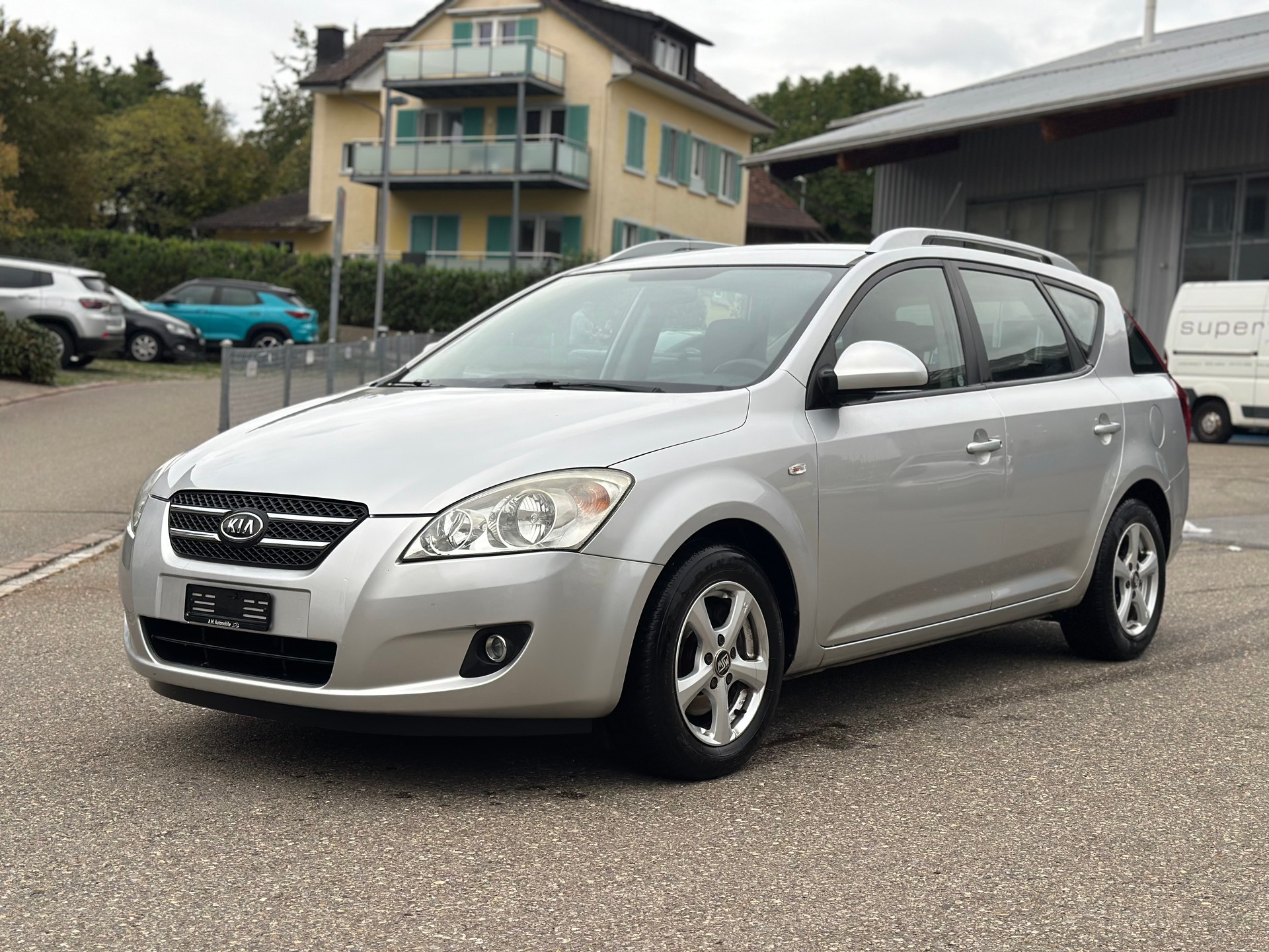 KIA Cee'd Sporty Wagon 1.6 16V Trend-image-0