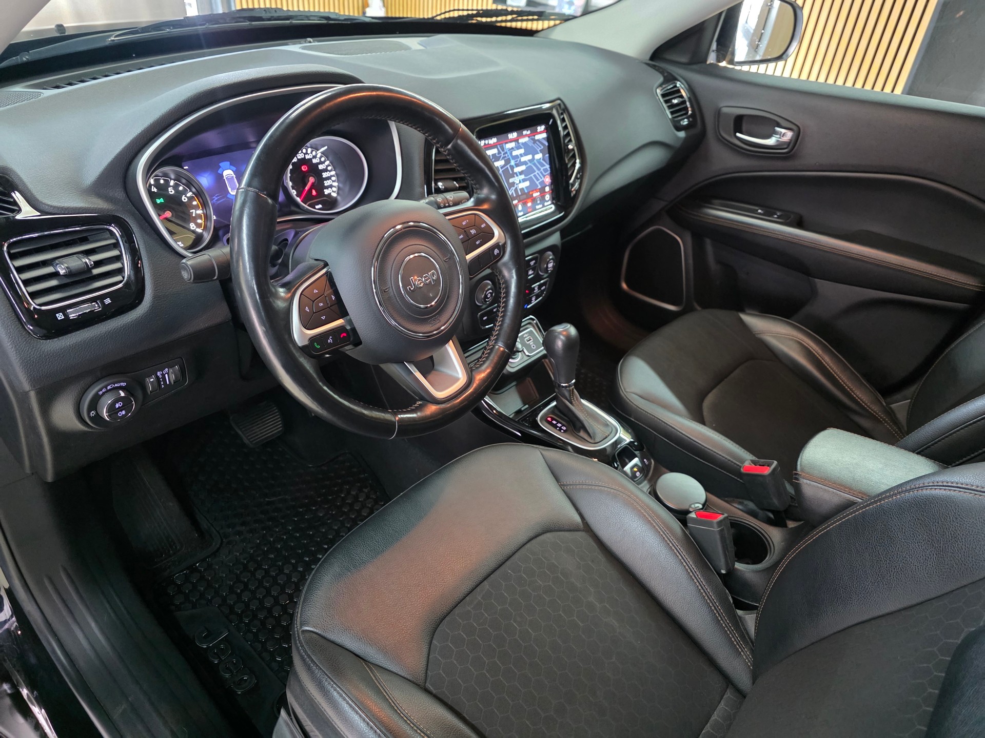 JEEP Compass 4x2 1.3 Turbo Limited DKG-image-7