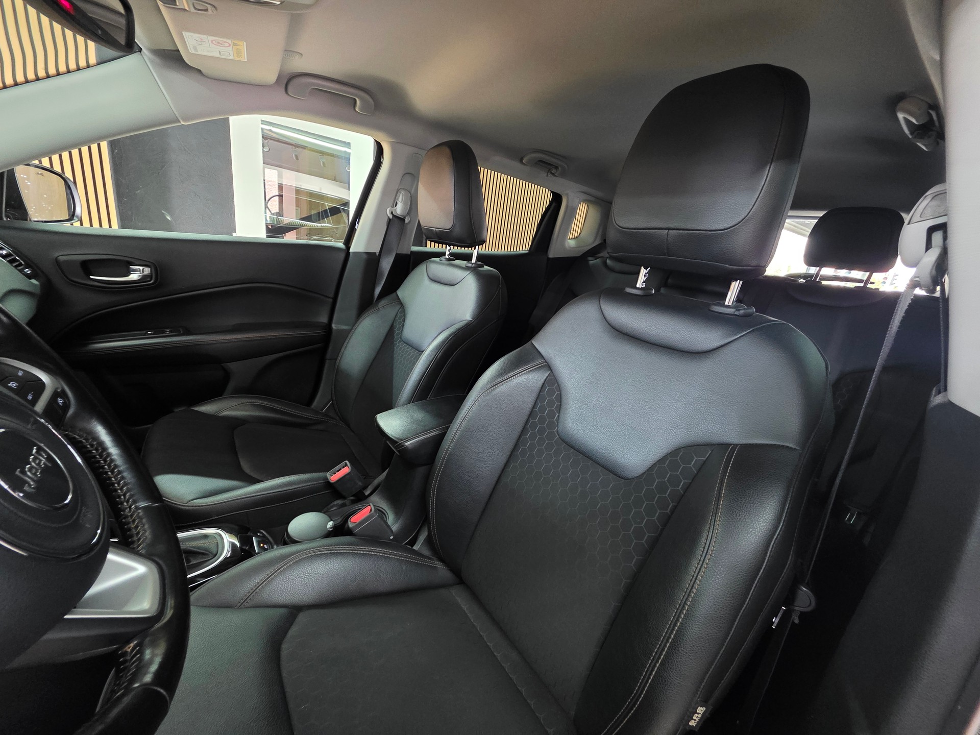 JEEP Compass 4x2 1.3 Turbo Limited DKG-image-9