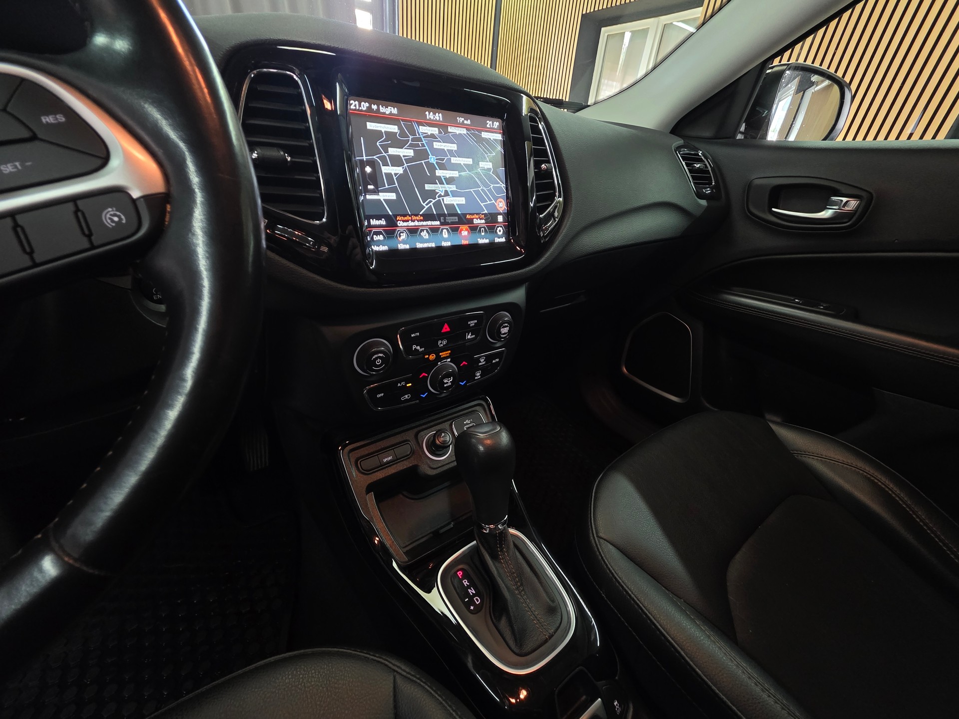 JEEP Compass 4x2 1.3 Turbo Limited DKG-image-11