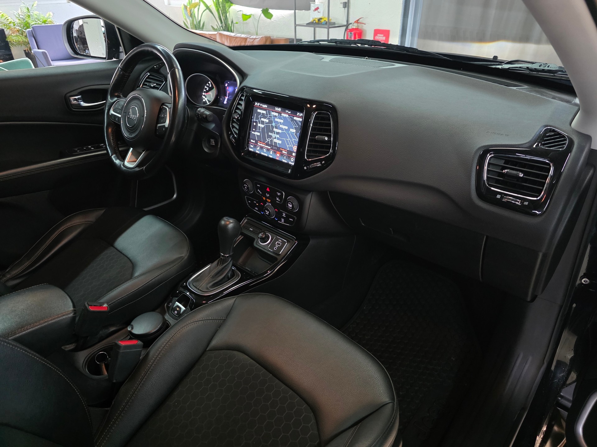 JEEP Compass 4x2 1.3 Turbo Limited DKG-image-8