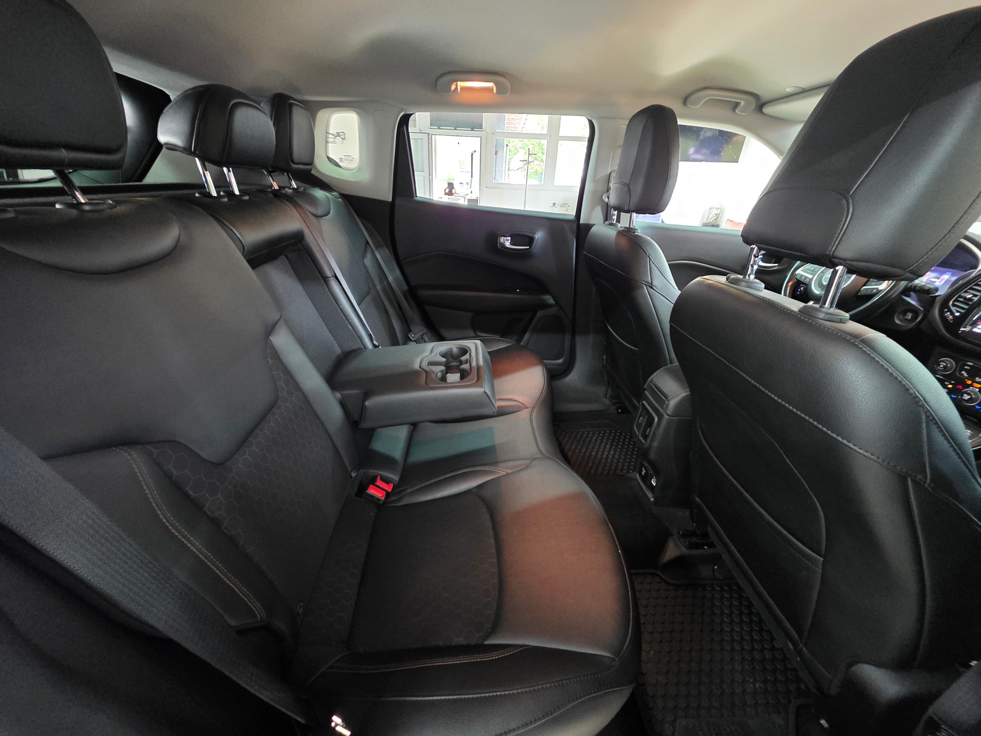 JEEP Compass 4x2 1.3 Turbo Limited DKG-image-16