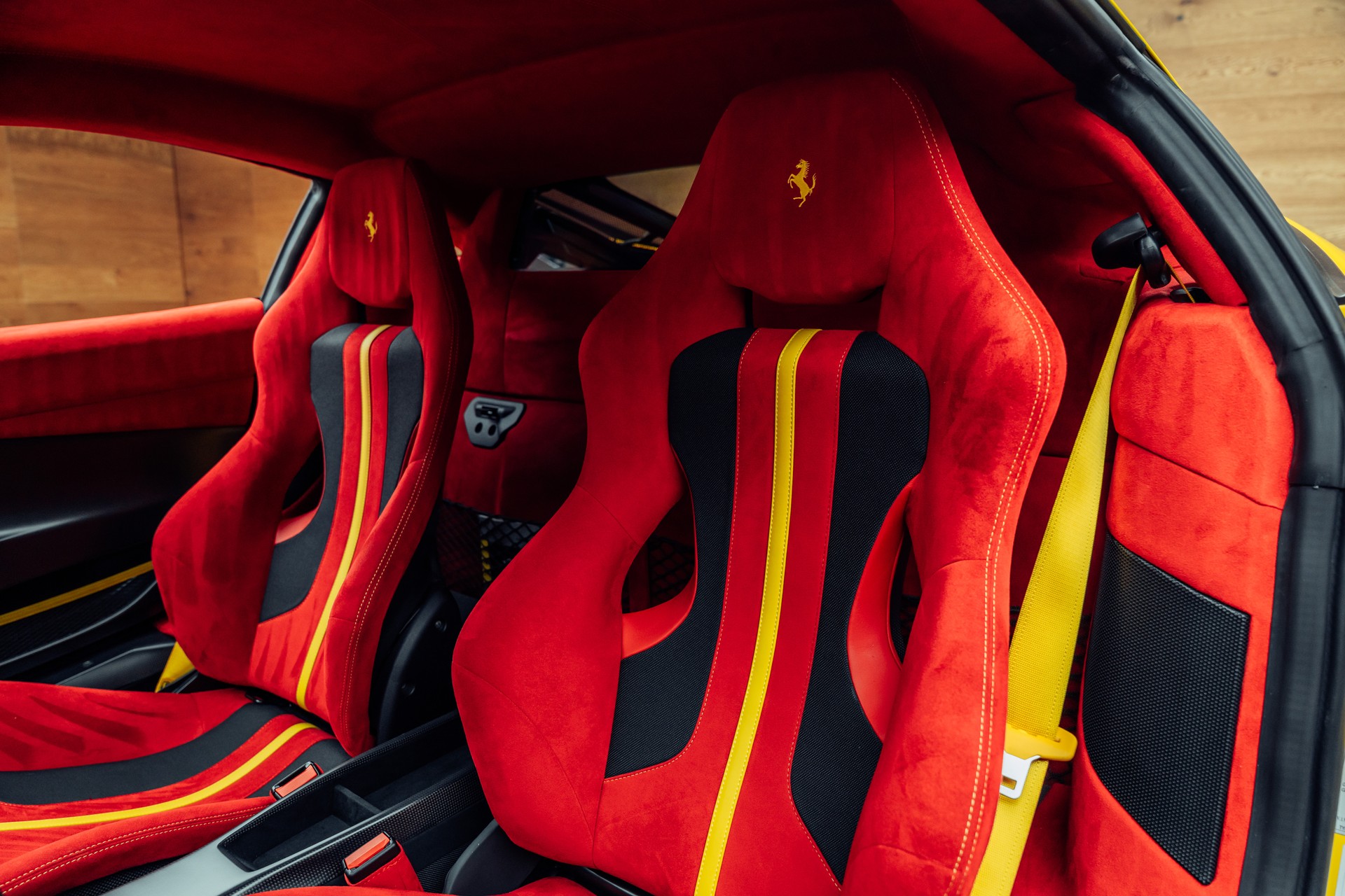 FERRARI 488 Pista Giallo Modena-image-6