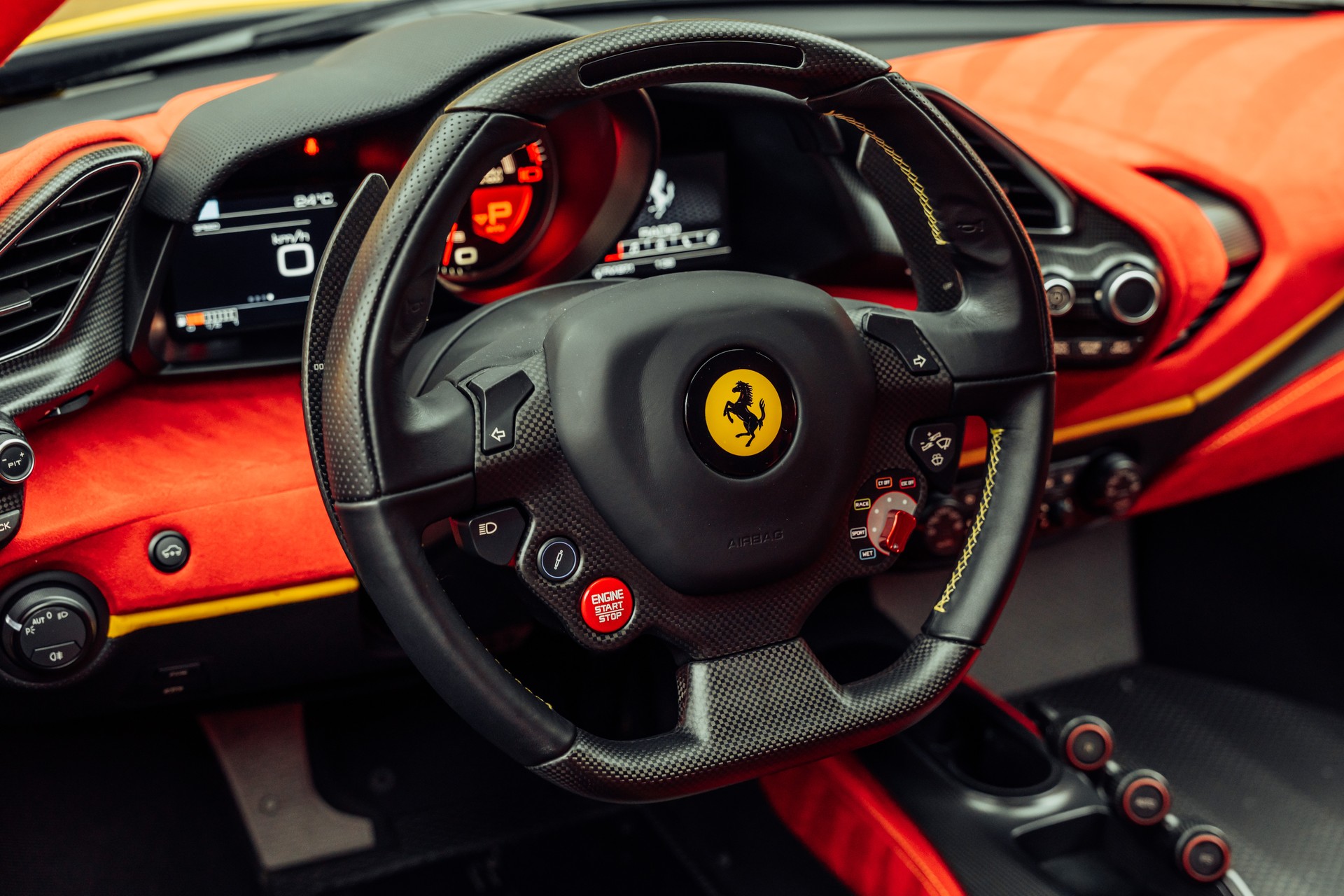 FERRARI 488 Pista Giallo Modena-image-15
