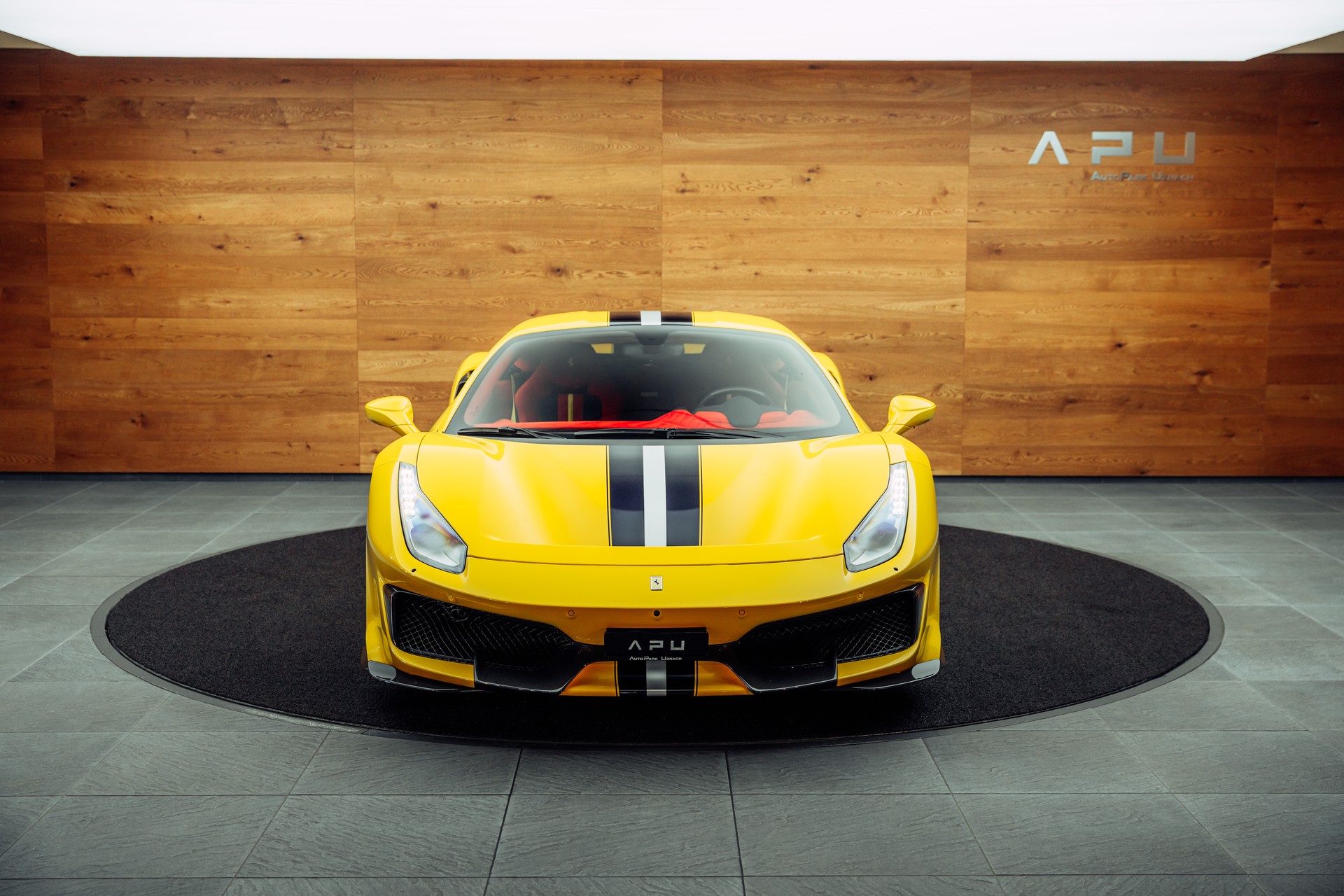 FERRARI 488 Pista Giallo Modena-image-25