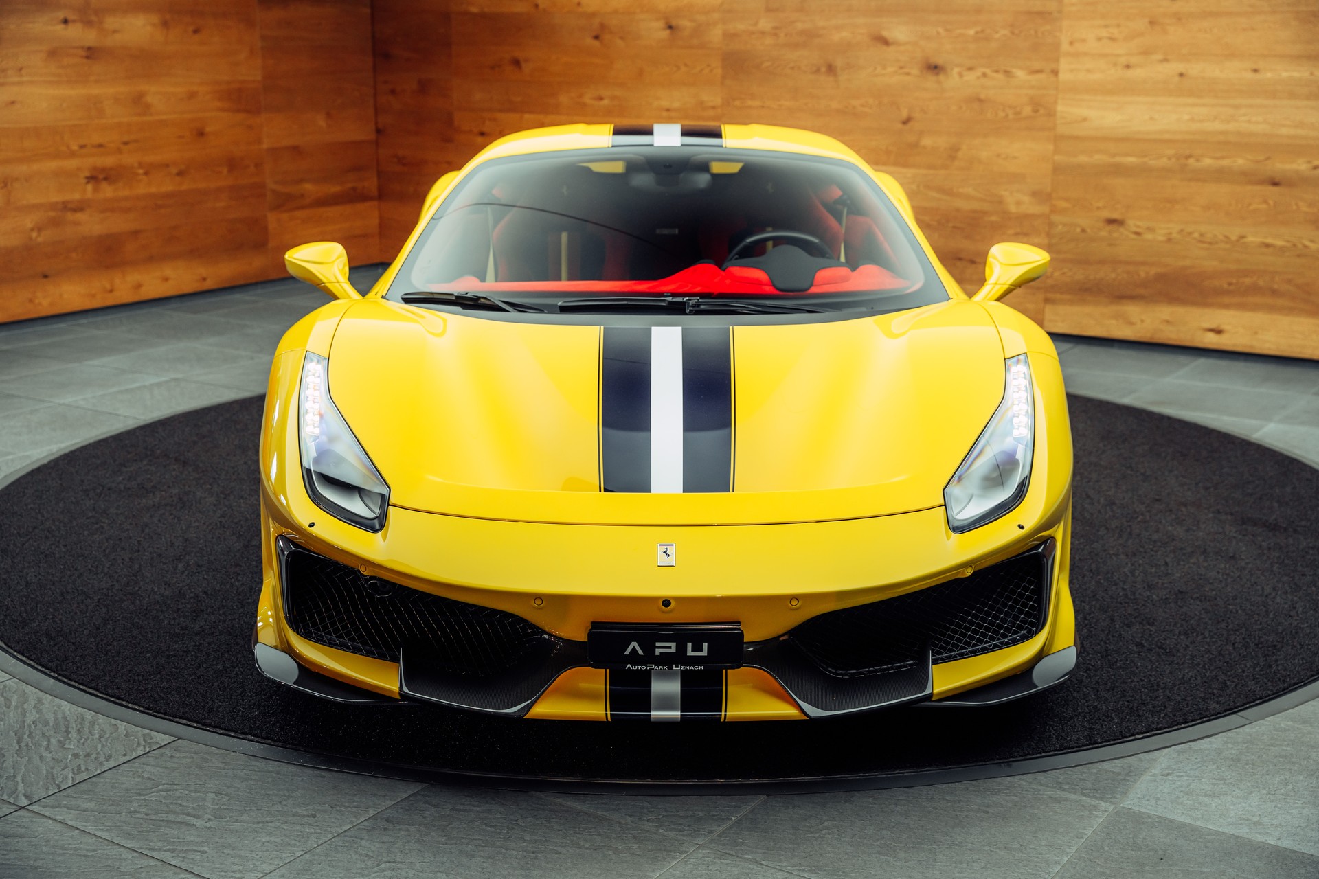 FERRARI 488 Pista Giallo Modena-image-27