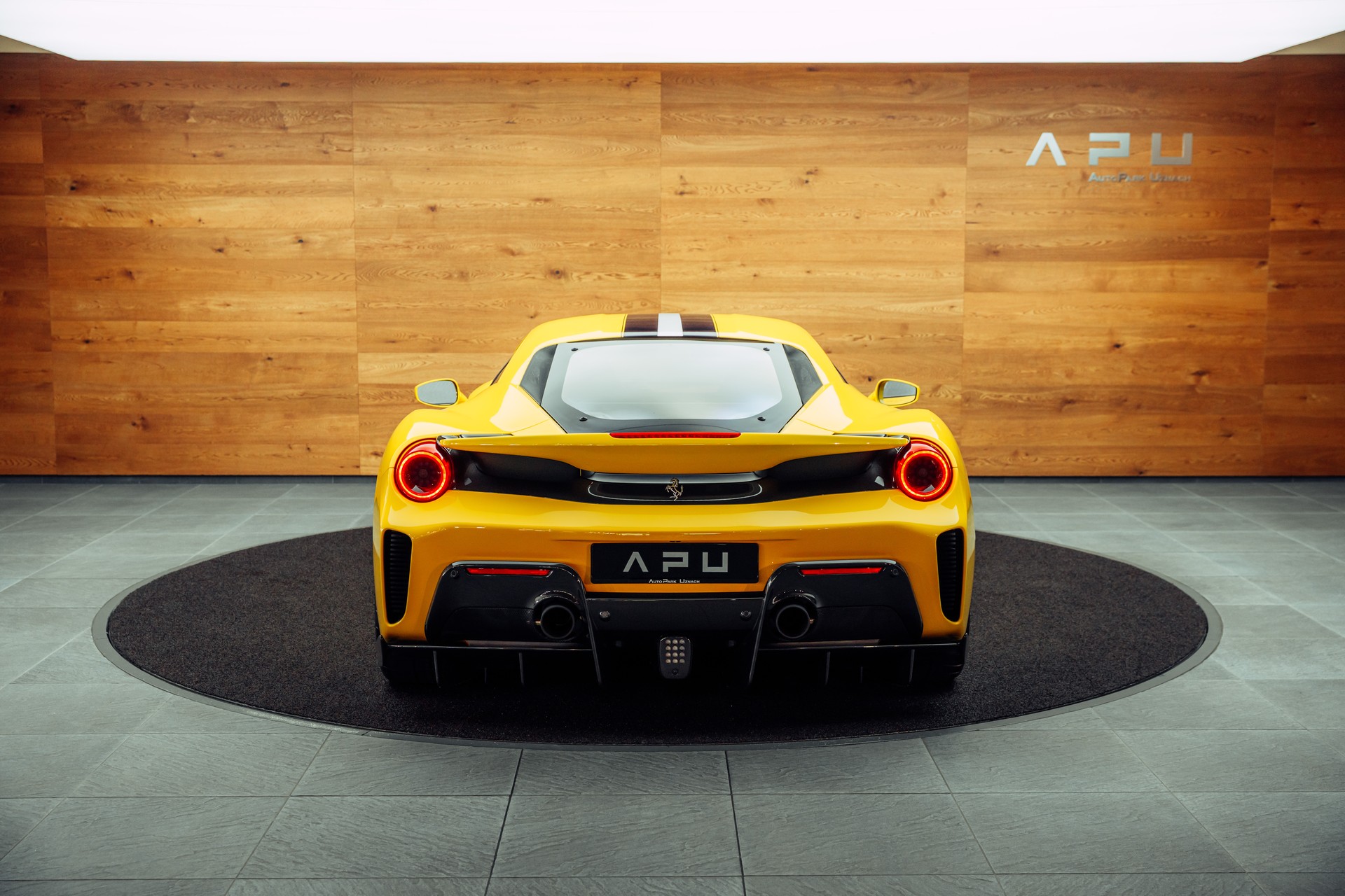 FERRARI 488 Pista Giallo Modena-image-24