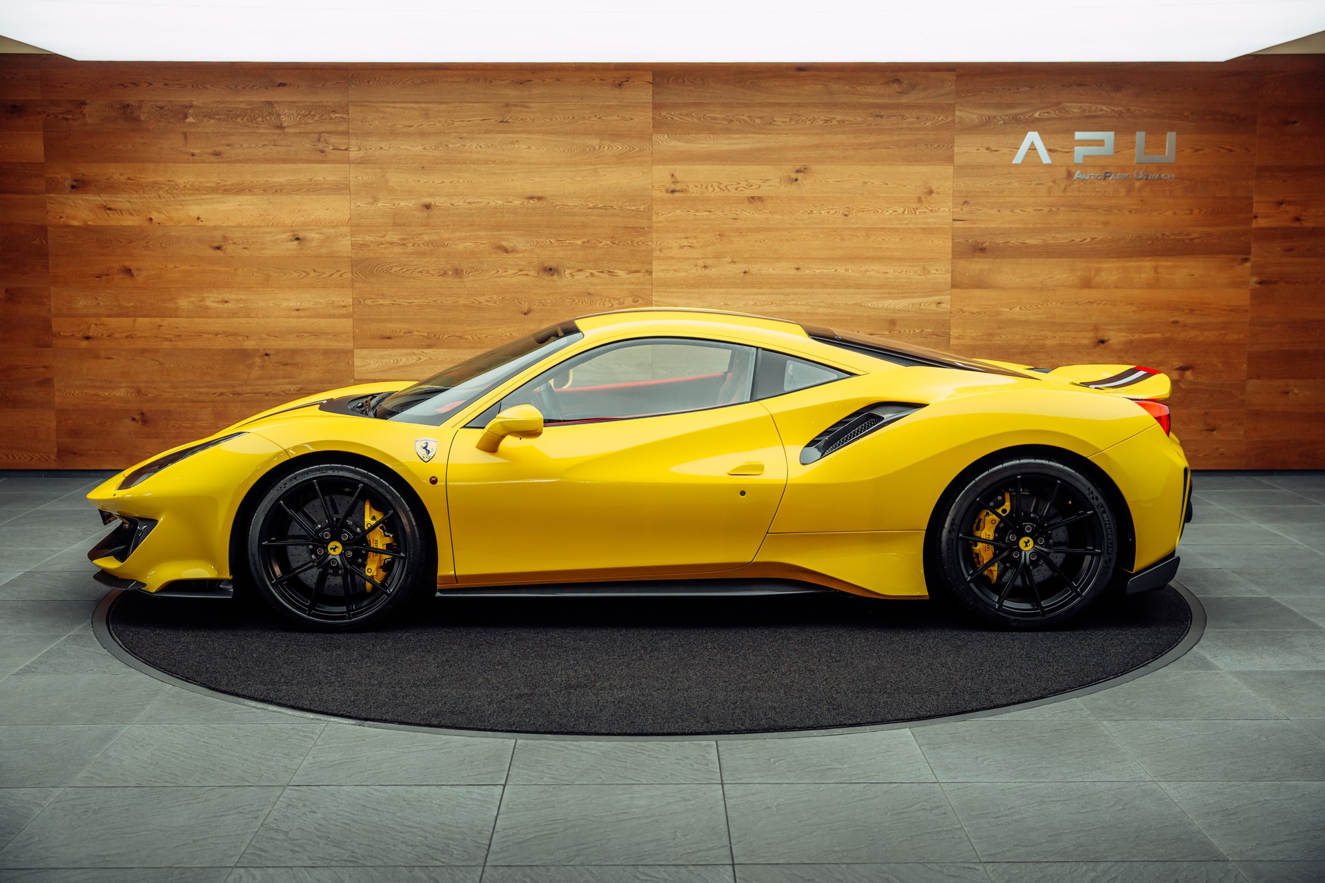 FERRARI 488 Pista Giallo Modena-image-7