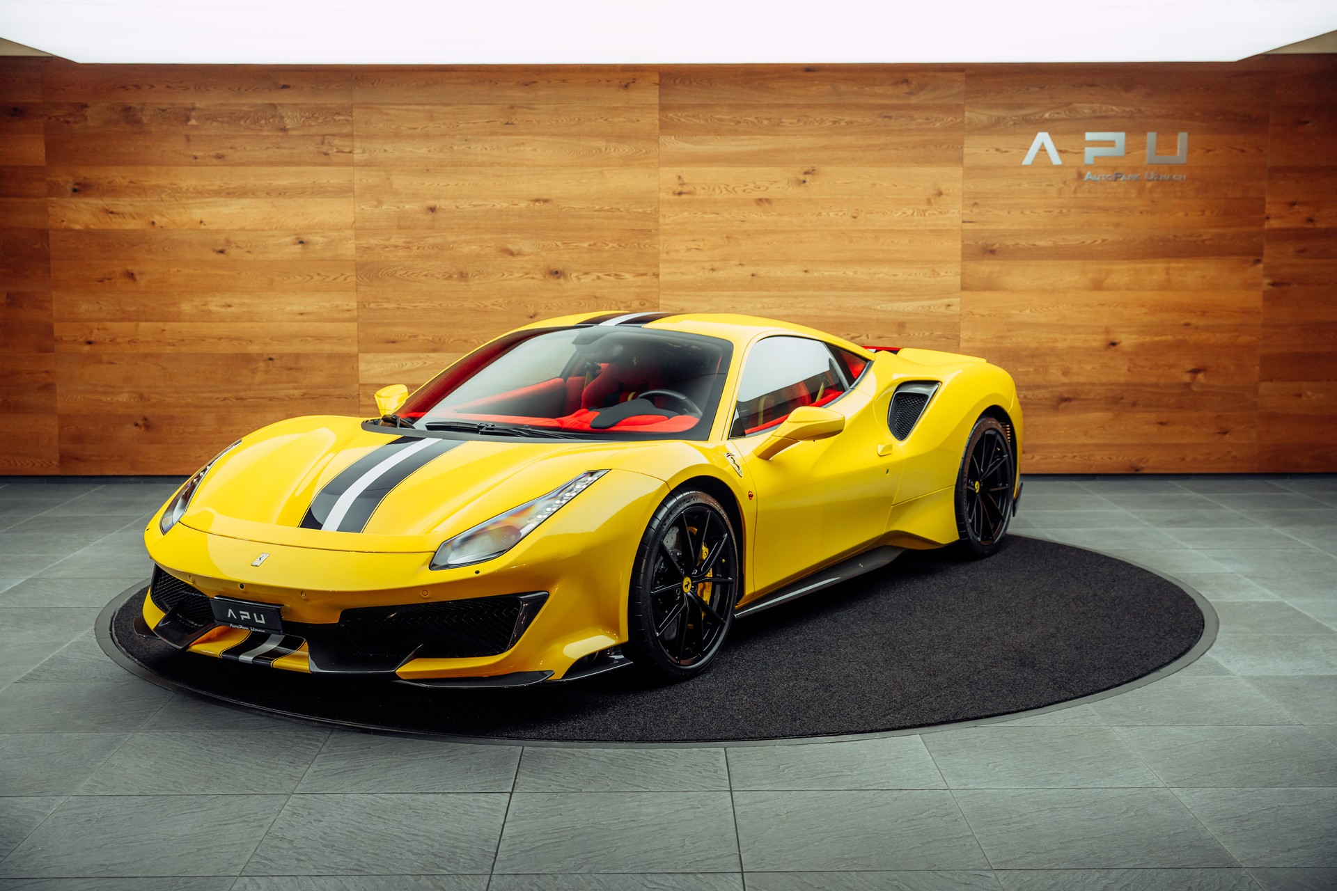 FERRARI 488 Pista Giallo Modena-image-3