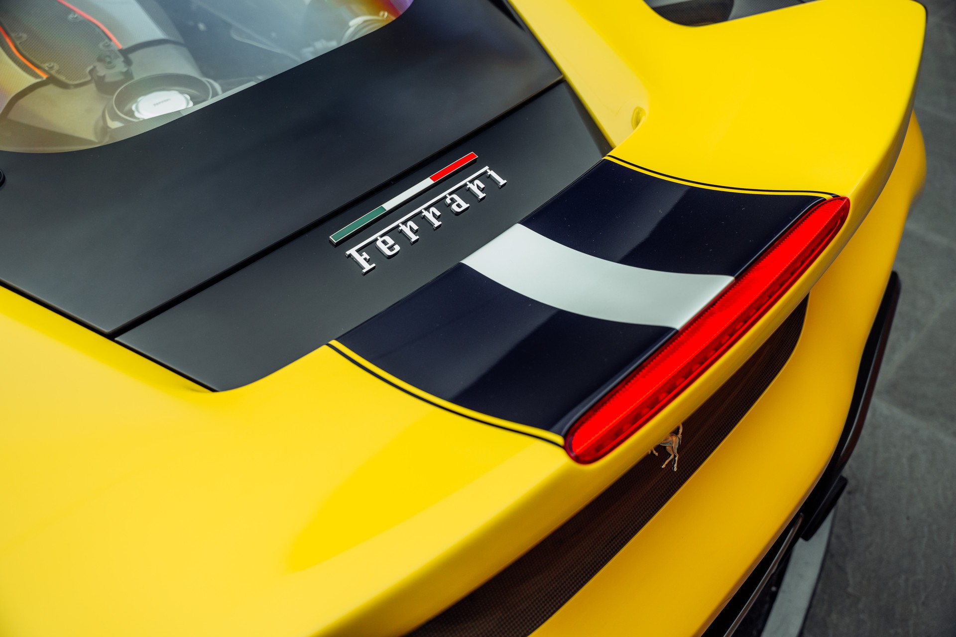 FERRARI 488 Pista Giallo Modena-image-21