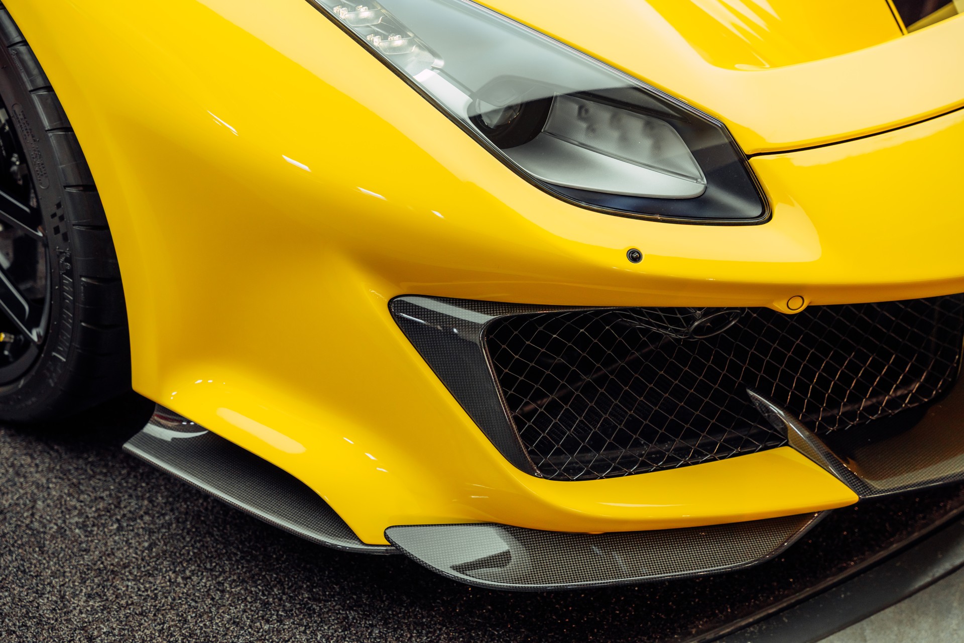 FERRARI 488 Pista Giallo Modena-image-22