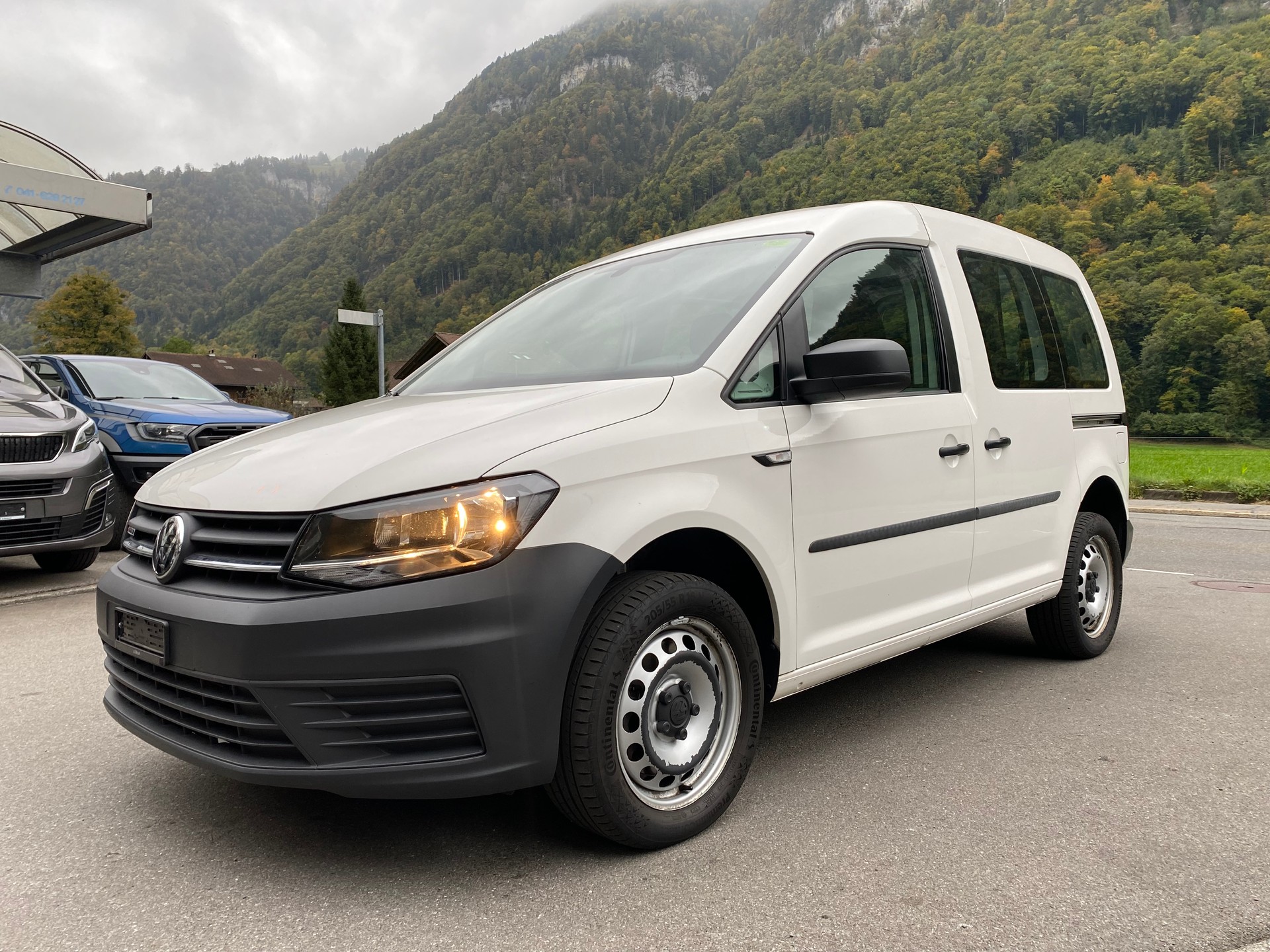 VW Caddy 2.0TDI 4Motion BlueMotion Technology-image-1
