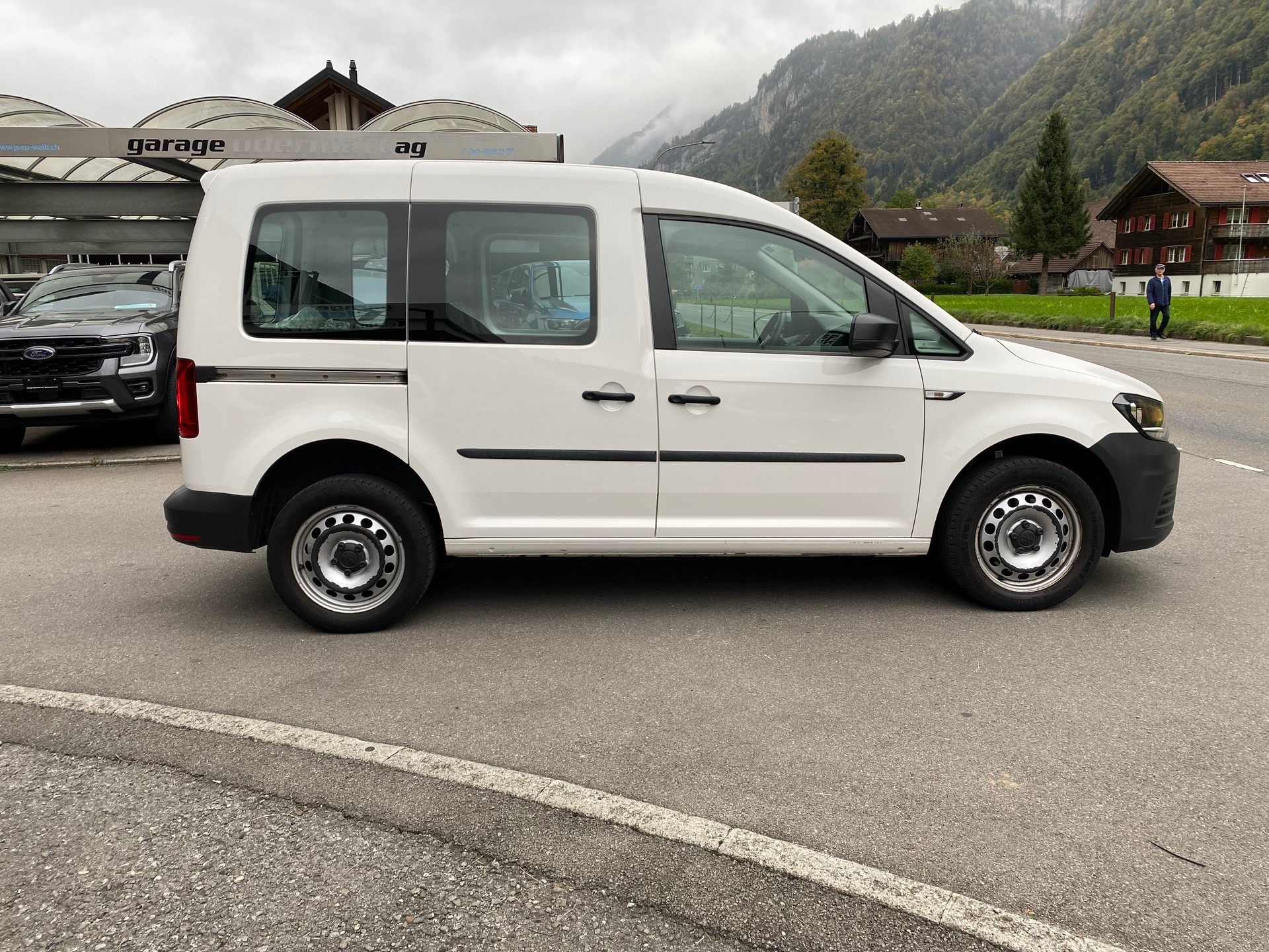 VW Caddy 2.0TDI 4Motion BlueMotion Technology-image-15