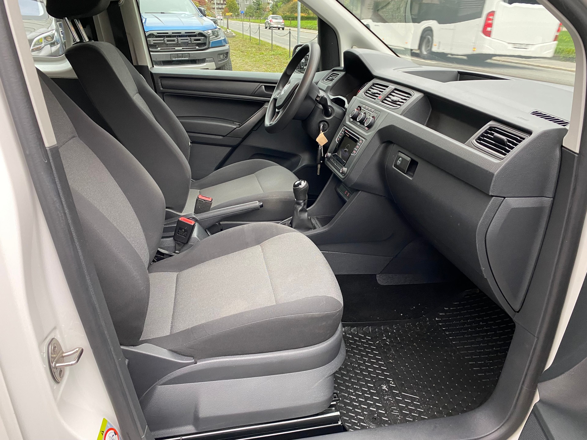 VW Caddy 2.0TDI 4Motion BlueMotion Technology-image-5
