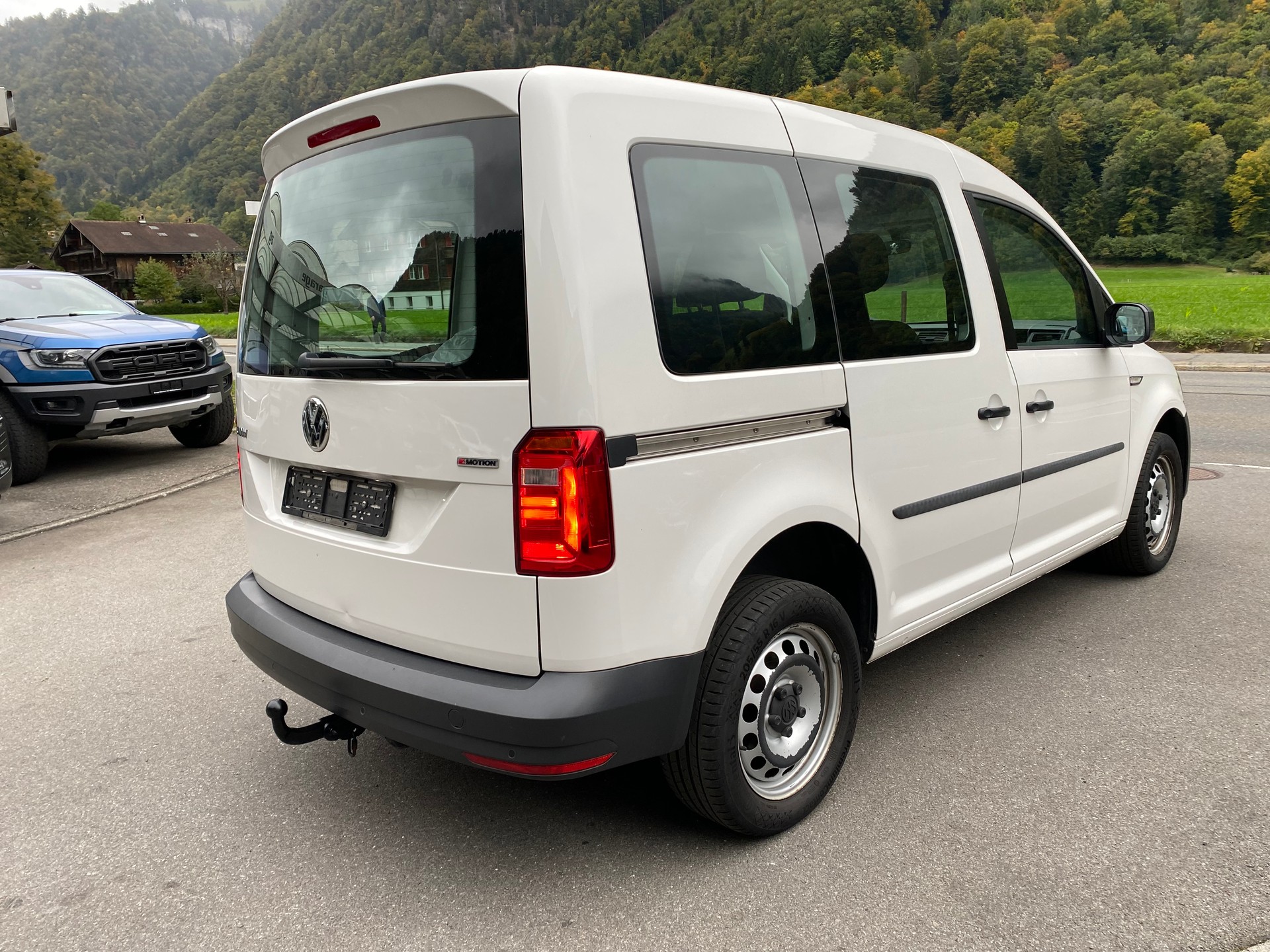 VW Caddy 2.0TDI 4Motion BlueMotion Technology-image-12