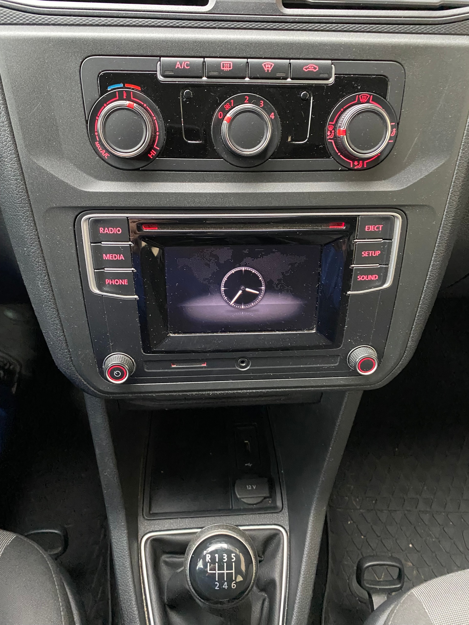 VW Caddy 2.0TDI 4Motion BlueMotion Technology-image-3