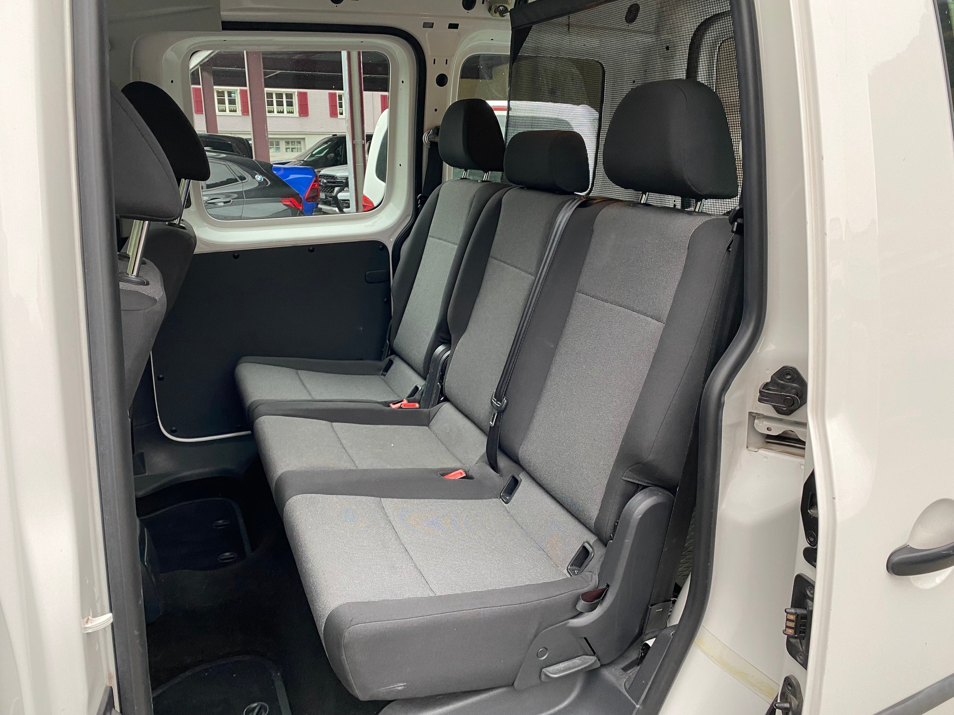VW Caddy 2.0TDI 4Motion BlueMotion Technology-image-6
