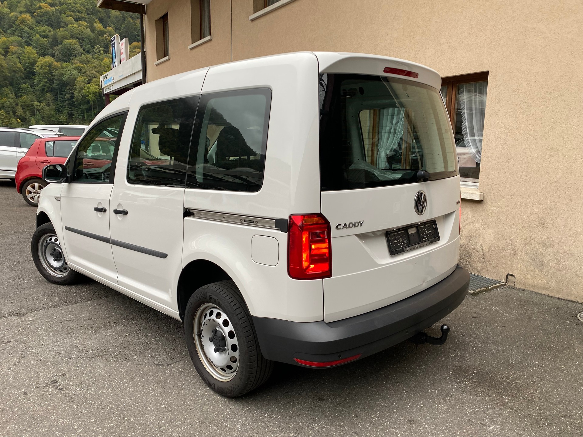 VW Caddy 2.0TDI 4Motion BlueMotion Technology-image-11