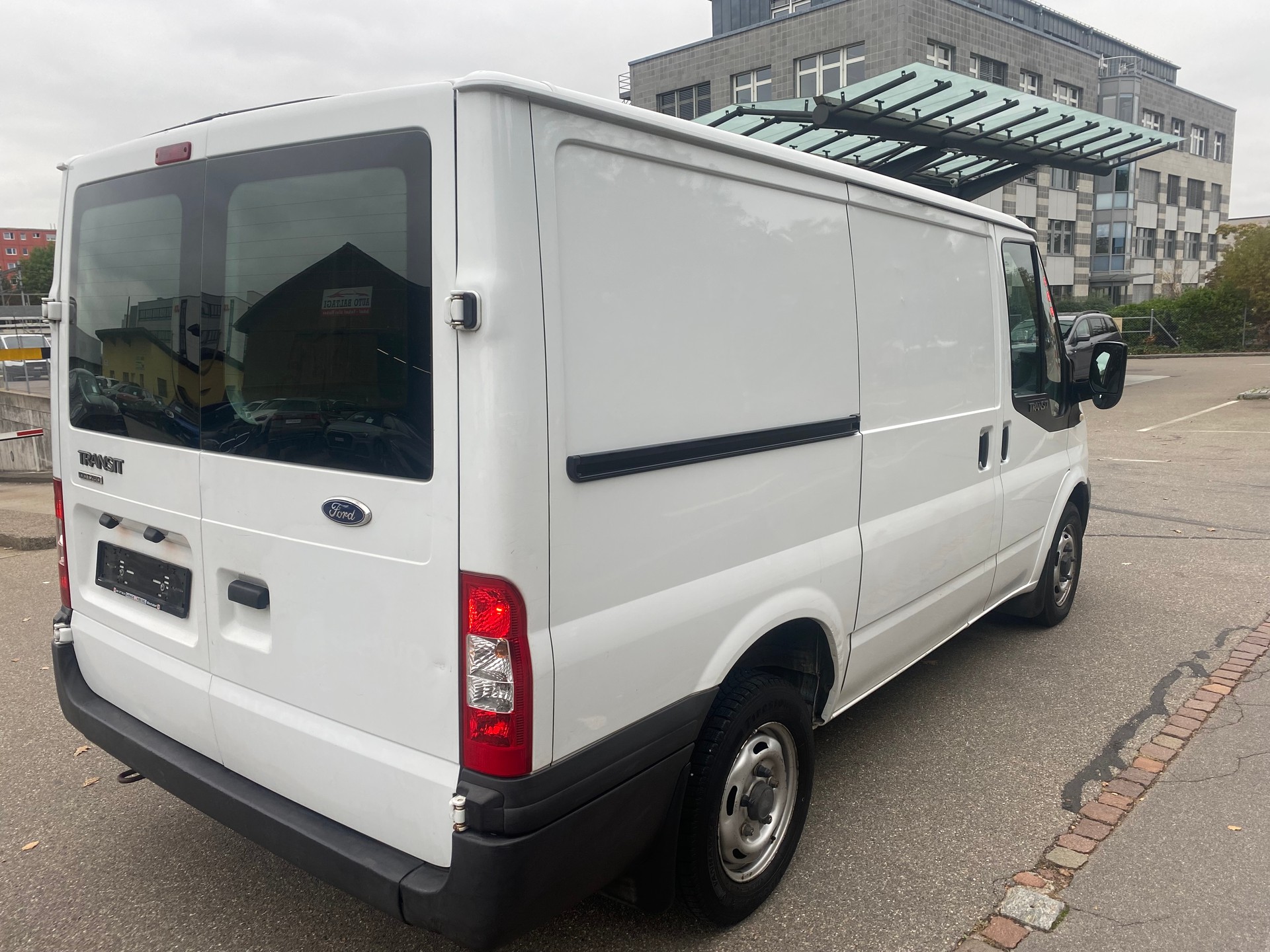 FORD Transit Van DC 260S Level 3-image-4