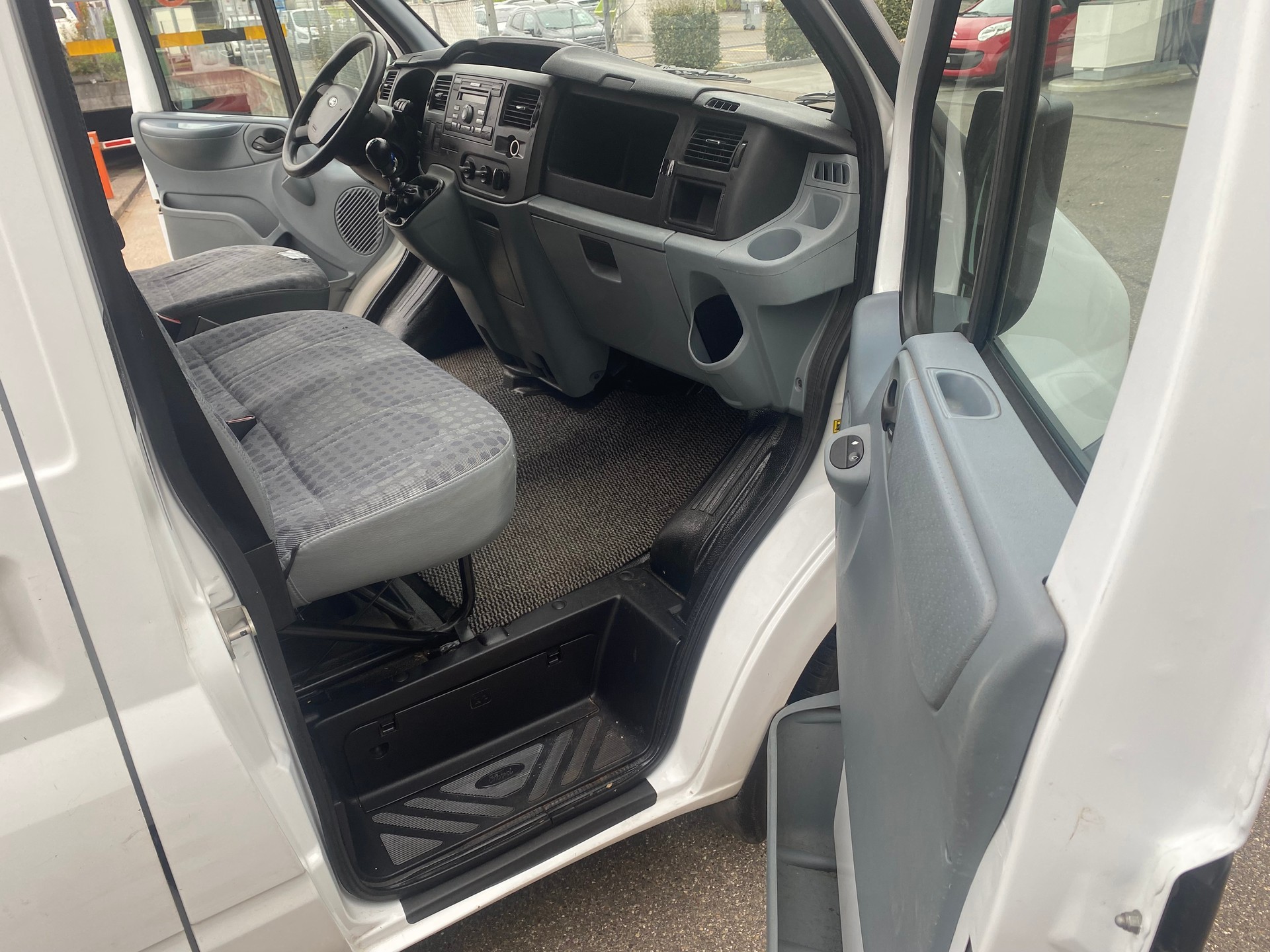 FORD Transit Van DC 260S Level 3-image-9