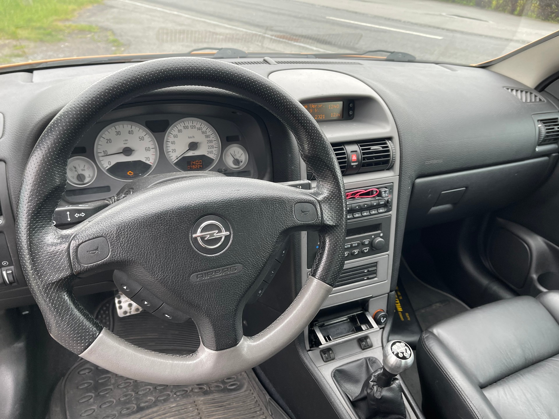 OPEL Astra Coupé 2.0i 16V Turbo-image-9
